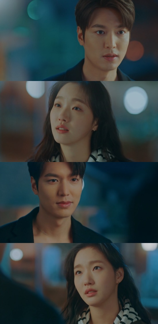 The King Lee Min-ho says he will welcome Kim Go-eun as EmpressIn the second episode of SBSs new gilt drama The King: The Lord of Eternity, which was broadcast on the 18th, Gu Seo-ryeong (played by Jung Eun-chae) was shown to be satisfied with the pictures taken with Lee Min-ho.Lee, who appeared in South Korea on the same day, reunited with Kim Go-eun after 25 years, and Lee said, I was still in a state, and Jung Tae-eun was angry and told me to present my ID card.Then Igon said he did not have an ID card and introduced him as the emperor of the Korean Empire.This World is not an emperor, but a queen, and it seems to be quite loved, Lee said, and guide me to your monarch.Jung Tae-eul responded, Lets take a ticket.When Igon asked, Youre blocked in the World of Parallel, Jung Tae-eun said, What is this half-crazy bastard? Igon said, Is this your personality? I never thought.I am so stupid. Jung Tae-eun broke the arm of Igon and took him to the police station.But Igons identity was not found. You didnt have my identity. You werent in my world, just like I wasnt here.When Jeong Tae-eul asked, I am not, Igon replied, I was wondering, I thought often.Igon said, Im in front of you. I came from another world. Jung Tae-eun said, Why do you open your eyes so much?It is the eye of the criminal now, he replied, and tried to explain the parallel world, saying, I do not know anything, but I am confident of my eyes.Then, Igon met Cho Eun-seop (Woo Do-hwan), who resembled Cho Young (Woo Do-hwan), at the police station and called him infant.When Cho Eun-seop ignored Egon and danced strangely, he realized, No, its not Young.Lee said he would stay at an expensive hotel. Is there money? Lee said, Somewhere is the nearest gold silver room here. He said, This is DIA.I ignored Jung Tae, but I was surprised by the fact that the emotional result was a real DIA.After that, Jung Tae-eul took Igon, who had been in the library all day, to the chicken house. I do not eat until I have a hint.I was less lonely because you were somewhere. 25 years. I soon ate the seasoned chicken and said, This is the first time Ive tasted it. Lee, who studied the history of South Korea in the library, said that the history of the two Koreas changed from the so-called Why dont you believe a word of my word? And Jung Tae-eul said, Im not even sure the earth is round yet. But parallel World?Just eat it before it gets cold, he said, asking him to stay calm until the test results come out.On the other hand, Jung Tae-eul continued to tell him 25 years ago, When the DIA money is left, go to the hospital. The family is worried.Im still single. Ill take you to my Empress. You just became the reason. Im bound to this world.Jung Tae-eul responded, I thought half of you were crazy.Photo = SBS Broadcasting Screen