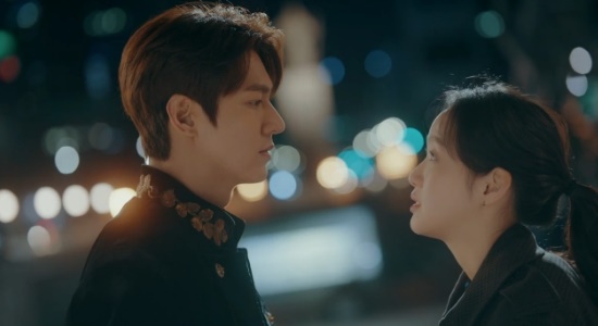 The King Lee Min-ho says he will welcome Kim Go-eun as EmpressIn the second episode of SBSs new gilt drama The King: The Lord of Eternity, which was broadcast on the 18th, Gu Seo-ryeong (played by Jung Eun-chae) was shown to be satisfied with the pictures taken with Lee Min-ho.Lee, who appeared in South Korea on the same day, reunited with Kim Go-eun after 25 years, and Lee said, I was still in a state, and Jung Tae-eun was angry and told me to present my ID card.Then Igon said he did not have an ID card and introduced him as the emperor of the Korean Empire.This World is not an emperor, but a queen, and it seems to be quite loved, Lee said, and guide me to your monarch.Jung Tae-eul responded, Lets take a ticket.When Igon asked, Youre blocked in the World of Parallel, Jung Tae-eun said, What is this half-crazy bastard? Igon said, Is this your personality? I never thought.I am so stupid. Jung Tae-eun broke the arm of Igon and took him to the police station.But Igons identity was not found. You didnt have my identity. You werent in my world, just like I wasnt here.When Jeong Tae-eul asked, I am not, Igon replied, I was wondering, I thought often.Igon said, Im in front of you. I came from another world. Jung Tae-eun said, Why do you open your eyes so much?It is the eye of the criminal now, he replied, and tried to explain the parallel world, saying, I do not know anything, but I am confident of my eyes.Then, Igon met Cho Eun-seop (Woo Do-hwan), who resembled Cho Young (Woo Do-hwan), at the police station and called him infant.When Cho Eun-seop ignored Egon and danced strangely, he realized, No, its not Young.Lee said he would stay at an expensive hotel. Is there money? Lee said, Somewhere is the nearest gold silver room here. He said, This is DIA.I ignored Jung Tae, but I was surprised by the fact that the emotional result was a real DIA.After that, Jung Tae-eul took Igon, who had been in the library all day, to the chicken house. I do not eat until I have a hint.I was less lonely because you were somewhere. 25 years. I soon ate the seasoned chicken and said, This is the first time Ive tasted it. Lee, who studied the history of South Korea in the library, said that the history of the two Koreas changed from the so-called Why dont you believe a word of my word? And Jung Tae-eul said, Im not even sure the earth is round yet. But parallel World?Just eat it before it gets cold, he said, asking him to stay calm until the test results come out.On the other hand, Jung Tae-eul continued to tell him 25 years ago, When the DIA money is left, go to the hospital. The family is worried.Im still single. Ill take you to my Empress. You just became the reason. Im bound to this world.Jung Tae-eul responded, I thought half of you were crazy.Photo = SBS Broadcasting Screen