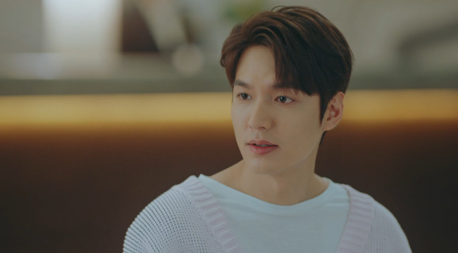 Lee Min-ho stayed by Kim Go-eun, whom he met after 25 years of waiting.In the second episode of SBSs Golden Earth Drama The King: The Monarch of Eternity (playplayplay by Kim Eun-sook/directed by Baek Sang-hoon, Jung Ji-hyun), which aired on April 18, Lee Min-ho, who started living in Korea, was portrayed.Igon sold a diamond button, booked a five-star Hotel, and bought a new one; his horse, which he had come to when he came to the parallel world, was left to Kim Go-eun.Jung Tae-eul immediately went to the Hotel where Igon stayed. Jung Tae-eul said through the Hotel front staff, I left it to me.I gave him a note with a warning that he would give me 10 minutes, and Igon said, I arrived exactly 9 minutes and 40 seconds.I cant stay here long, Igon said, asking him to give me a yard to keep his words. When are you going to go, I should have decided.I put it off for the first time, Igon confessed. I like being like this with you.Lee Ha-na