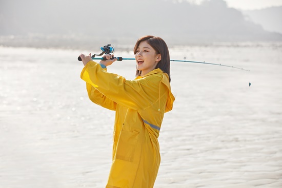 Actor Kim Yoo-jung shows off her watery beautiful looksKim Yoo-jung took a photo shoot of cosmetics before the spread of coronavirus infection-19 (corona 19).The air was cool. Kim Yo-jung found the beach. He tried fishing, which he enjoyed as a hobby.It was a pictured visual. Kim Yoo-jung challenged kite flying. She laughed and walked along the beach. White skin and concave features caught her eye.Kim Yoo-jung said, The know-how to enjoy leisure time even in a busy schedule was fishing, he said. It is a way to solve the thirst for rest completely.Meanwhile, Kim Yoo-jung was cast in SBS-TVs new gilt drama Sunset Stars in Convenience Stores. He played the role of Sunset Stars in the 4th dimension.