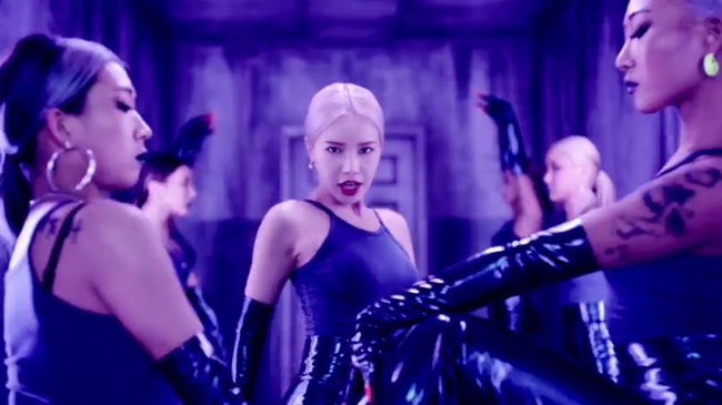 MAMAMOO Sola has released a Solo debut song Spit Teaser.Sola showed the teaser image and video of the first single album SPIT IT OUT title song Spit at 0:00 on April 20, and heated up the solo debut.In the open photo, Sola leans on the floor and captivates her eyes with deep eyes and fascinating appearance.Especially, he wore rubber gloves in his hand, and matched colorful jewelery on it, raising his curiosity about the new song Spit with a more ingenious and personality than he imagined.In addition, Sola in the teaser video shows Finger Tip Performance, which shows the fingertips among dancers.The purple costume and orange nail tips added a mysterious and colorful atmosphere, and Solas honest lyrics, I have lived and lived as I want to do, further highlighted her intense presence as a solo artist.In particular, Sola has completely digested the one-take shot to make performance more outstanding and announced the birth of Performance Queen.On the 23rd, Sola releases her first single album SPIT IT OUT and debuts it to Solo.The title song Spit is a song that always pours all the passion of Sola to challenge new things. It is well-made music that expresses the original appearance of Sola with music and personality.Solas charm of pale color, which does not mind bold transformation such as shaving, has emerged as an issue, so it is noteworthy that Sola will be shown through the Solo debut song Spit.kim myeong-mi