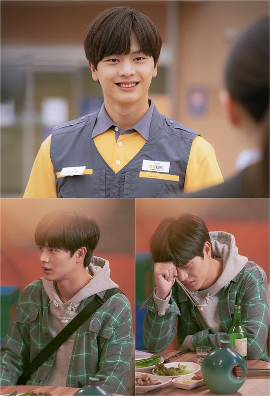 In 2020, the Pairs gloves sports car, which opens the door of JTBCs Drama, first unveiled the still cut of Yook Sungjae, which concealed an unusual secret behind a refreshing visual.JTBCs new tree Drama Pairs gloves sports car, which will be broadcasted on May 20th (Wednesday), is a fantasy counseling drama that releases the mysterious aunt of a mysterious stall and a pure youth part time job in the dreams of guests.Yook Sungjae plays the role of Han River Bae, a member of the Mart customer counseling room, and announces the return of the house theater to viewers who have been waiting for their next work.Han River, who is receiving customers complaints with a good smile in the Mart customer counseling room. Kindness is the most important place, but we try to avoid direct contact with customers as much as possible.This is because every person who touches the body tells secrets such as child problems and love counseling.Sometimes I do not know what to do with the best of others, but the tired day of Kangbae, who can not reveal his unique constitution to anyone, accumulates day by day.Even if you look at the still cut released today (20th), you can feel the special situation of Kangbae.In Mart, he is responding with a smile in front of people who hold him and complain, but the real face of Kang Bae, who seems to have a little drink in Pairs gloves sports car, is full of frustration.As the attribution appears to Kangbae, Wolju (Hwang Jeong-eum) and Gui-bang (Choi Won-young) are going to improve the specific constitution.The condition is to be a part time job of Pairs gloves sports car, which begins this strange tug of day and night.As such, Kangbae has a constitution that tells the inside of the people who come to the body from TMI, and how the unique constitution will be used specially in Pairs gloves sports car.The production team said, Pure and good Kangbae is a vital element of Pairs gloves sports car and Vitamin.Despite the fact that the wounds have accumulated due to the unique constitution for a long time, I will work hard as a Foa Part time job.I think viewers will also be the ones who want to share their concerns.In addition, Yook Sungjae, who digests the character who is in charge of it, is expected to create another life character through Pairs gloves sports car which is a return to Drama for three years.I hope youll meet Yook Sungjae and Han River.On the other hand, Pairs gloves sports car is based on the same name webtoon by Bae Hye-soo, who won the Excellence Prize at the Korea Cartoon Awards in 2017 and received 10 points from readers during the next webtoon series.Director Jeon Chang-geun of Drama God, Whats the Familys Come and The Package will complete the drama with a pleasant and delicate touch that soothes the hearts of tired people.It will be broadcasted at JTBC at 9:30 pm on Wednesday, May 20th.Samhwa Networks, JTBC Studio
