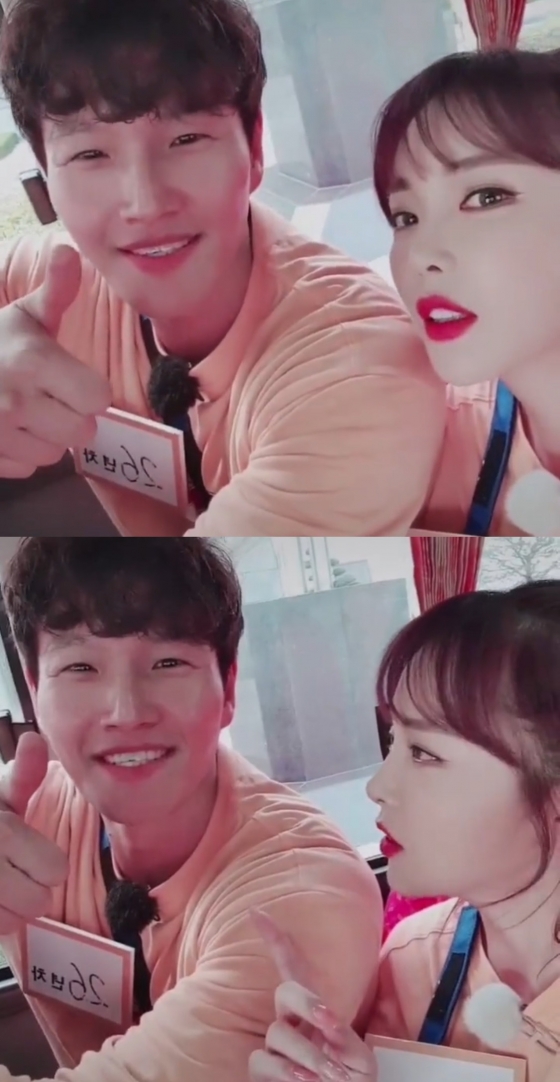 Singer Kim Jong-kook participated in the promotion of Hong Jin-youngs new song Love is like a petal.Hong Jin-young told his Instagram on the 19th, Love is a petal like a petal on the Running Man filming.Everyone have a happy weekend. In the public image, Kim Jong-kook shows Hong Jin-young, who tells his song Love is like a petal.Kim Jong-kook listened to Hong Jin-young singing and then sang the song with a sweet voice.The netizens who responded to this responded that they are good together and I enjoyed it.On the other hand, Hong Jin-young appeared on SBS entertainment program Running Man which was broadcast on the 19th.