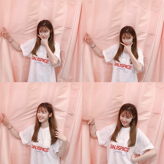 Singer and Actor Jun Hyoseong boasted a lovely routineJun Hyoseong posted several photos on his Instagram account on the 20th without any comment.In the photo, Jun Hyoseong is standing with pink curtains behind him, and Jun Hyoseong, who poses with his fingers on his chin, caught his attention.In another photo, Jun Hyoseong smiled brightly and made his lovely appearance more prominent. Netizens responded such as cute and pretty even wearing white tee.On the other hand, Jun Hyoseong is appearing in the TVN drama Memorist as Kang Ji Eun.Photo: Instagram