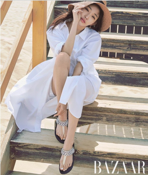 On May 21, Chungha released a picture with the May issue of Bazaar through his SNS.In this picture with shoes brand Sucomma Bonnie, his slim feet under the sky skirt caught the eye.Meanwhile, Chungha released her new single Stay Tonight at 6 p.m. on the 27th.