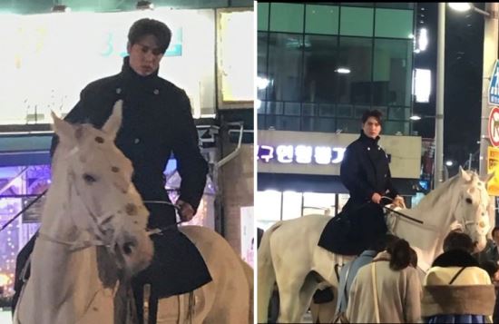Actor Lee Min-ho appeared on the Busan Tidal Wave in a white horse and caught the attention of fans.On the 21st, the online community posted a number of photos and videos under the title Lee Min-ho, who is shooting Tidal Wave The King in real time.Lee Min-ho, pictured, appeared before the citizens in a black coat, then climbed on a white horse and skillfully addressed the words.He ran around downtown Busan while riding, and citizens took pictures of the unusual scenery and released it on social media in real time.Lee Min-hos white horse is Maxi Iglesias, and appears as the admiration of the emperor Lee Gon (played by Lee Min-ho) in SBS drama The King: The Monarch of Eternity.In the drama, Igon has enjoyed riding horse riding with Maxi Iglesias since childhood.The reaction of the netizens was explosive.Lee Min-ho and Maxi Iglesias are not real jokes. I saw it in front of my eyes and it is unrealistic. I came out with my husband and saw Lee Min-ho.I was a bit of a bitch.SBS The King: Eternal Monarch is based on a parallel world in which the Korean Empire of the constitutional monarchy and the Korea of the presidential system coexist on different levels.Before the show, it caught the attention of viewers with its interesting narrative and grand scale: it airs every Friday and Saturday at 10 p.m. and is also available on Netflix.