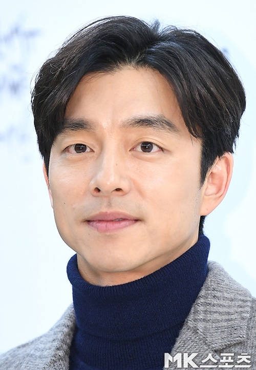 Actor Gong Yoo was proposed to appear in the Netflix original series Goyos Sea produced by Jung Woo-sung.Gong Yoo is considering appearing in Goyos Sea, the management forest of the agency said on Monday.Goyos Sea is a science fiction thriller genre that tells the story of elite members who go to the research base abandoned on the moon in the background of the future Earth, where water and food have been scarce due to global desertification.Gong Yoo is known to have been offered a role as a soldier and team leader, and is positively considering the appearance of the exploration agent Jian, who has been in charge of the secret.Meanwhile, Gong Yoo is currently under review for Kim Tae-yongs next film Wonderland.