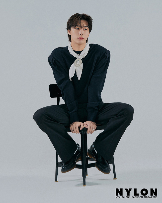 A Monsta X Hyeongwon pictorial has been released.Hyeongwon recently conducted fashion, beauty trend magazine Nylon, photo shoot and interview.In this May issue of nylon, Hyeongwon fills the empty space with nothing and attracts more attention.Yoo Young-joon, a photographer who shot the picture, said, I was free to walk in the lens in the face of an actor. Every time I put it on the camera, all the staff at the scene were impressed.In fact, Hyungwon said, When I made my debut, I just went as it was, but now I can think and enjoy the surrounding environment while working.I can control myself when I take a picture. Park Su-in