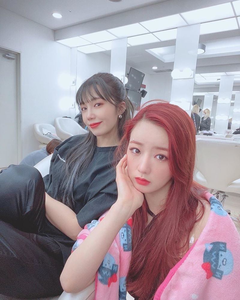Group A Pink member Jung Eun-ji has released a photo taken with the same group member Yoon Bomi.On April 21, Jung Eunji posted three photos taken with Bomi along with a short article Chua on his instagram.Jung Eunji and Bomi in the public photos are intimate, such as posing and winding their necks.Two people who resemble Spring are attracted to the lovely beautiful look.Fans who watched the photo responded that My sisters are so beautiful and Eunji Bomi is the best.On the other hand, group A Pink, which includes Jung Eunji and Yoon Bomi, has been actively performing on April 19th with the ninth mini album L00K and a new song Dumdrum.Park Eun-hae