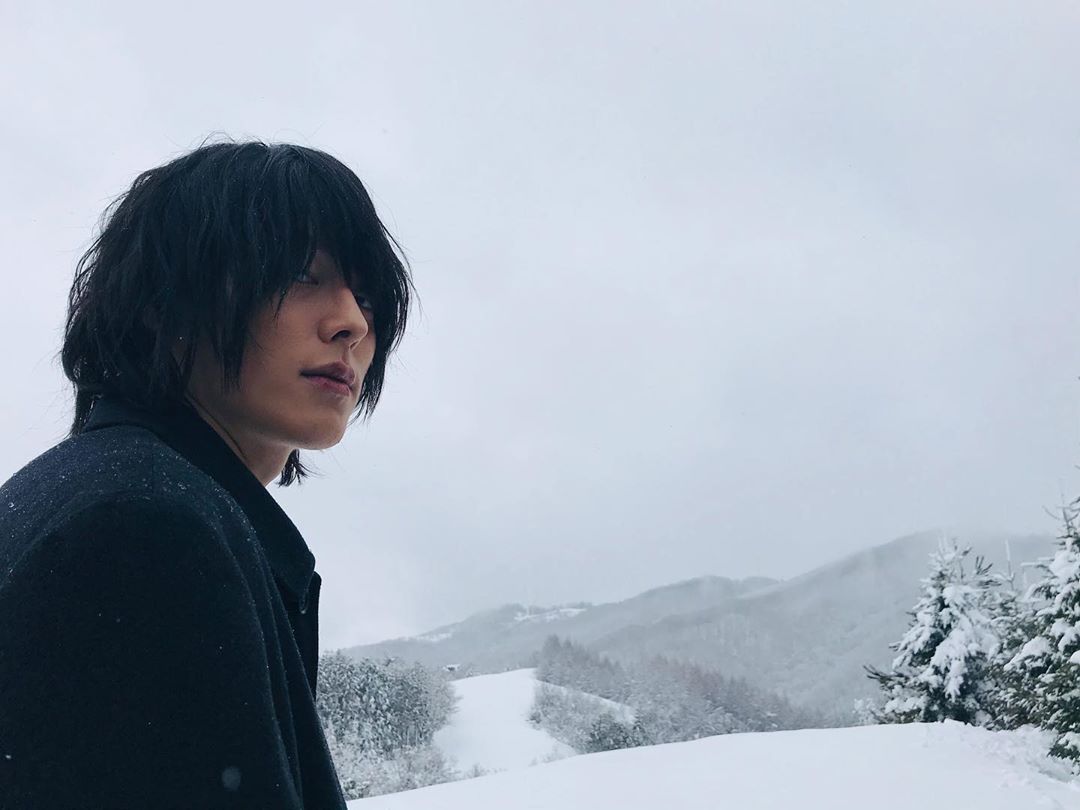 Actor Jang Ki-yong encouraged the shooter.Jang Ki-yong posted a picture on his Instagram on the 21st with an article entitled Born Again tonight at 10 pm Should catch the premiere # Born Again # Gong Ji-cheol.In the open photo, Jang Ki-yong is staring at the camera in the background of a white snowy snowy field and shows off his charisma. Jang Ki-yongs long-haired hair style attracts attention.Jang Ki-yong is appearing on KBS 2TV Drama Born Again as Gong Ji Chul and Chun Jong Bum.Photo: Jang Ki-yong Instagram