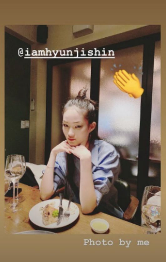 Actor Song Hye-kyo and Model Shin Hyeon-ji showed off their friendship.Song Hye-kyo posted a picture of Shin Hyun-ji, who was taken directly on his SNS on the 22nd.The photo released by Song Hye-kyo shows Shin Hyun-ji, who seems to be eating together, and Shin Hyun-ji looks at the Camera with a charismatic expression in everyday life as a Model.I hold a simple pose, but I feel a Modelly presence. It is more eye-catching because it is a photo taken and released by Song Hye-kyo himself.Song Hye-kyo and Shin Hyun-ji have revealed their friendship by releasing photos taken together in February.Shin Hyun-ji is the winner of Season 4 of the cable channel on-style Challenge SuperModel Korea, which was broadcast in 2013.Song Hye-kyo SNS