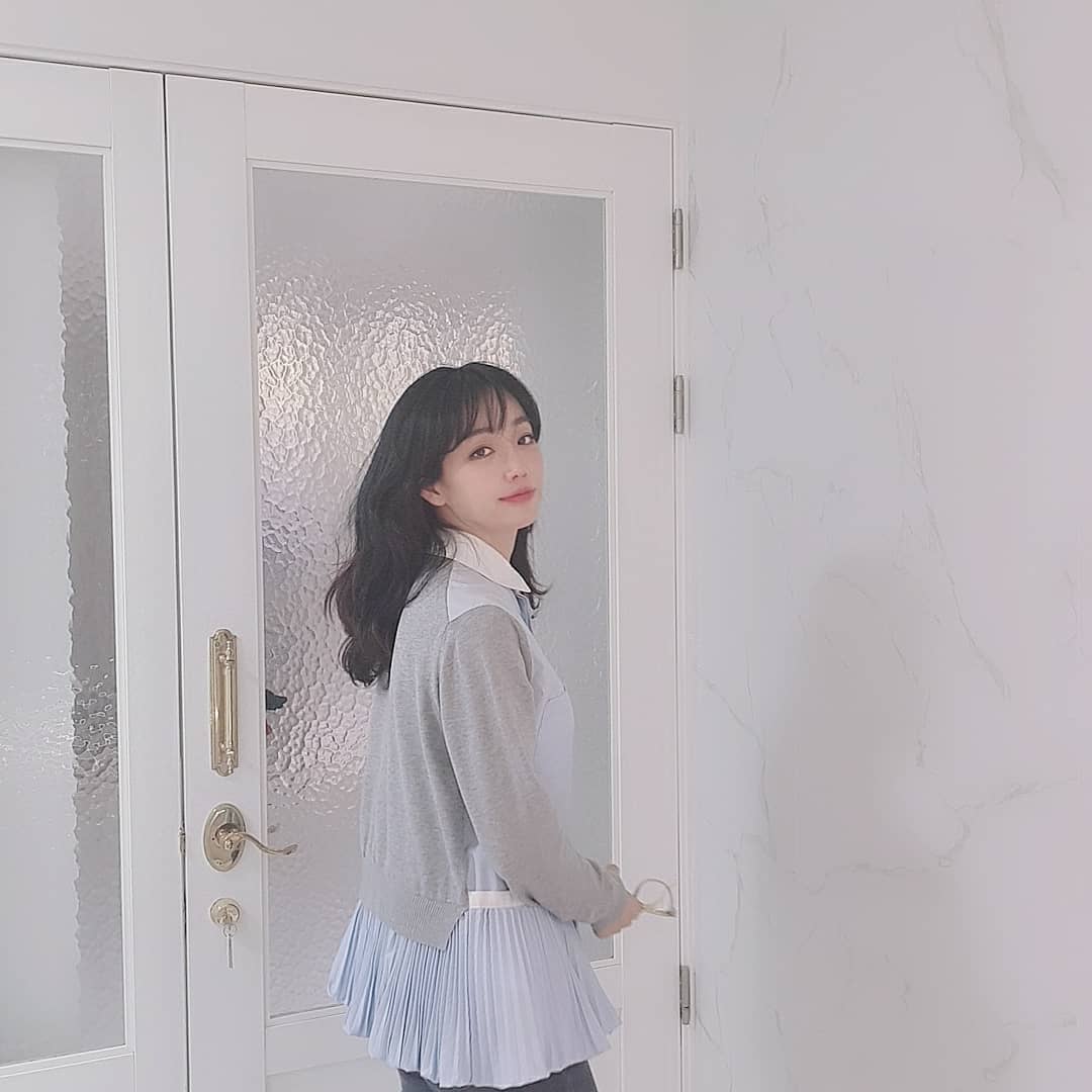 Actor Yuli Lee has revealed his current situation.On the 22nd, Yuli posted a picture on his Instagram account with Hashtag, # Lee Yuri # Lie Lie.In the open photo, Yuli is looking at the camera at a house with white tone interior.The long wave-haired Yuli boasted a pure beautiful look and caught the eye.Ahn Bo-hyeun admired the post for beautiful looks during Lee Yu-ris time.On the other hand, Yuli Lee is appearing on KBS 2TV Shin Sang-sung.Photo: Lee Yu-ri Instagram