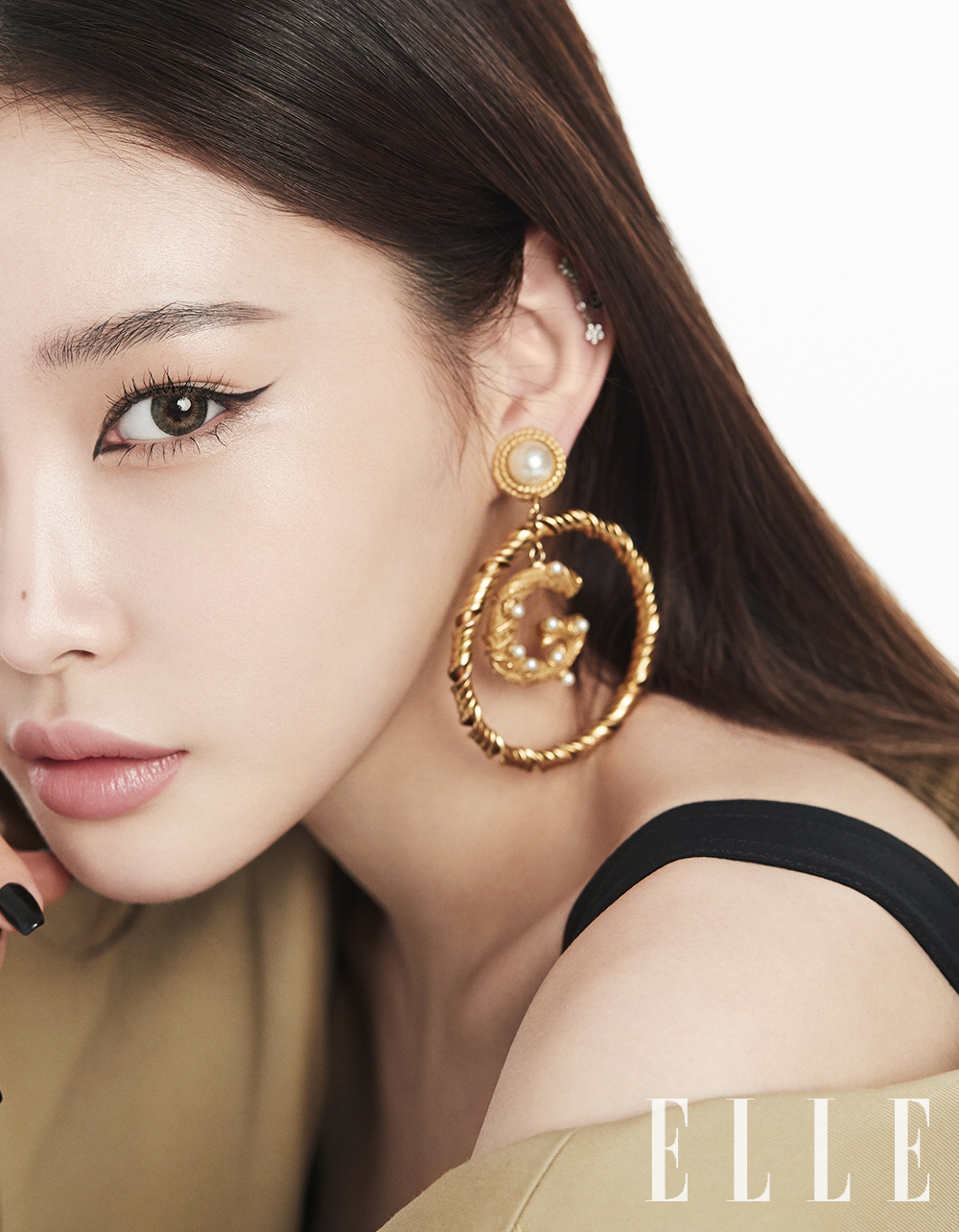 Fashion magazine <Elle> released pictures and videos of Dolce & Gabbana Beauty with singer Chungha.This work, which was commemorated by Chungha as a muse of Dolce & Gabbana Beauty Korea, maximized the charm of Queen Hungha through five unique makeups.In the pictures and videos, Chungha showed a variety of look, including a bright blooming look that resembles spring flowers, a wild charm safari chic look, a free and unique royal bohemian look, a fascinating glam look, and a refreshing and pure fresh and glossy look.In an interview after filming, Chungha said, I received a lot of toxic awards when I wore the brand costume, so I am more pleased to be a muse of Dolce & Gabbana Beauty.and expressed his expectation.The beauty picture with the new charm of NEW DG Queen Chungha can be found in the May issue of <Elle>, and the video can be found in <Elle> Instagram.