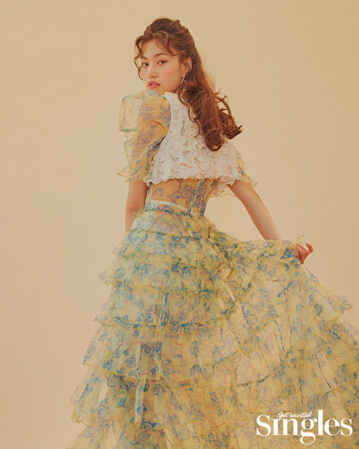 Kim Do-yeon, a member of the girl group Weki Meki, boasted an elegant charm.On the 23rd, Fashion Magazine Singles released Kim Do-yeons picture, which was selected as the heroine Han Sun-young of the web drama Man-Teared Men and Women and was in full swing.In this picture, Kim Do-yeon completed a chic and lovely picture with a wonderful proposal and attractive visual that completely digests any look.In the following interview, Kim Do-yeon gave a impression that he was cast in his second work after the cable channel OCN drama short.He said Kim Do-yeon said, In my first work, the first act I encountered was very difficult and burdensome.I did not have enough to enjoy it, and I felt sorry for it because it seemed to be expressed in Acting.  Now I am more relaxed than then and I am having fun with the idea of ​​challenging Acting. Kim Do-yeon is cast as a heroine. Man-to-man is a work based on Navers popular webtoon of the same name. It is a romantic drama that takes place when Chun Nam-wook, the main character of Seon-wook and Nam-wook,Kim Do-yeon received the script for the first time and said, The Character, Han Seon-nyeo, hates sizzling and is a chic friend; hates prejudice and is a dignified and logical friend everywhere.I felt like I was well suited to the Character.I thought that I could play an active role because it is a role that suits my age, the contents are fun, and the school I wanted.Nowadays, I am worried about how to make a three-dimensional liveliness for a woman. Kim Do-yeon, who said he likes actor Lim Soo-jung, said that he is honest, affectionate, and sympathetic about the keywords that represent himself.Kim Do-yeon said, I hope that after 10 years, I will not change my appearance of loving me just like now.I want to not forget me as I am, honest, affectionate and sympathetic to the story of others. On the other hand, Kim Do-yeons pictorials and interviews can be found in the May issue of Singles and on a pleasant mobile.