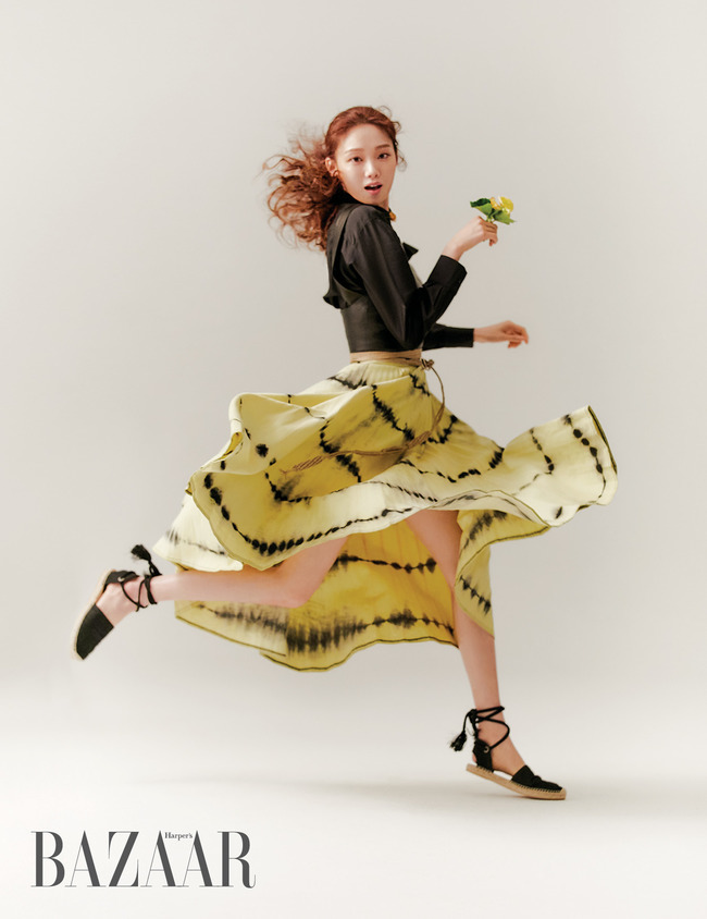 Actor Lee Sung-kyung screen information to the public.Lee Sung-kyung 4 23 Bazaar(BAZAAR)on the side with the 5 pictorial from Spring flowers to resemble fresh, Beautiful looks for the period.This pictorial of the concept Fly High. Higher and fartherand Lee Sung-kyung is your own unique free this to for had. Like a flower unfolding long skirt wearing dynamic poses or trampoline to move freely in such a fluid and fascinating pictorial was completed.Throughout the shot the scene filled Lee Sung-kyung of the box as long as the energy around the staff smile never leaves your face was the words.Meanwhile, Lee Sung-kyung is the start of this year SBS dramaromantic floor from the Kim Part 2via the thoracic surgery fellows in the 2nd year, the car is currently taking the role of open nature was
