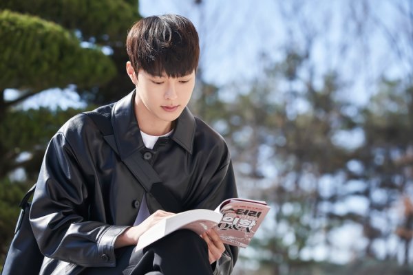 The new fate of Jang Ki-yong, Jin Se-yeon, and Lee Soo-hyuk in Born Again begins.In the KBS 2TV monthly drama Born Again, which captivated viewers with an exciting development that connects past and present life, it predicted the full-scale reincarnation story of Jang Ki-yong, Jin Se-yeon and Lee Soo-hyuk.In the previous broadcast, the mismatched relationship between Gong Yo (Jang Ki-yong), Jung Ha-eun (Jin Se-yeon), and Lee Soo-hyuk made viewers feel heartbroken.Jeong Ha-eun and Cha Hyung-bin, who tried to build a couples kite over the difficulty of heart disease, as well as Gong Yoo, who found a reason to live thanks to her, eventually doubled their sadness and regret.Therefore, the attention is focused on the reincarnation of the three people who have ended with evil.Three men and women who lived in the 1980s were reborn as elite medical student Chun Jong-beom (Jang Ki-yong), bone autopsy specialist Jung Sa-bin (Jin Se-yeon), and prosecutor Kim Soo-hyuk (Lee Soo-hyuk), which is raising expectations for what narrative they will build in the future.In the public photos, the three men and women who encountered in the present life are attracted to the eye, erasing all the traces of the past.In particular, Cha Hyung Bin died in the hands of Gong Yoo, and Gong Yoo pointed himself at the gun of Cha Hyung Bin, and the two men who were destroyed by a woman made a mystery about how they were reincarnated after 30 years and were confronted again.So far, the three have no idea what happened to them more than 30 years ago.Viewers are paying attention to the relationship that the three people will build up in their present life, adding to various speculations.As such, Born Again is a combination of suspense and melodies, and it is announcing the birth of a drama that is hard to take a moment off.In addition to the fun to watch, the excitement of predicting the story adds to the excitement and makes you wait for the next episode.On the other hand, KBS 2TV Wall Street drama Born Again, a reincarnation mystery depicting the fate and resurrection of three men and women who are intertwined with two lives, is broadcast every Monday and Tuesday at 10 pm.Photo Offering: UFO Productions, Monster Union