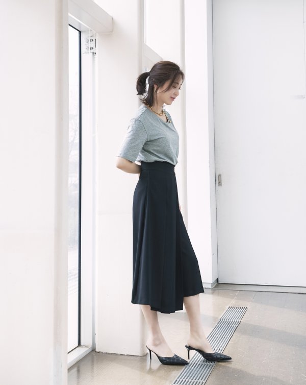 Actor Song Yoon-a has released a new clothing picture of the brand that is active as Model.Song Yoon-a has completely digested various concept costumes with colorful poses, facial expressions and neat styling in this photo.Song Yoon-a is the back door that led the atmosphere of the filming scene with his unique bright personality and many years of Model experience.On the other hand, Song Yoon-a, who has been loved by viewers with excellent character digestion and acting ability for each work that appears, is preparing to meet with viewers after finishing shooting JTBC drama Elegant Friends recently.Photograph: Georges Lesh