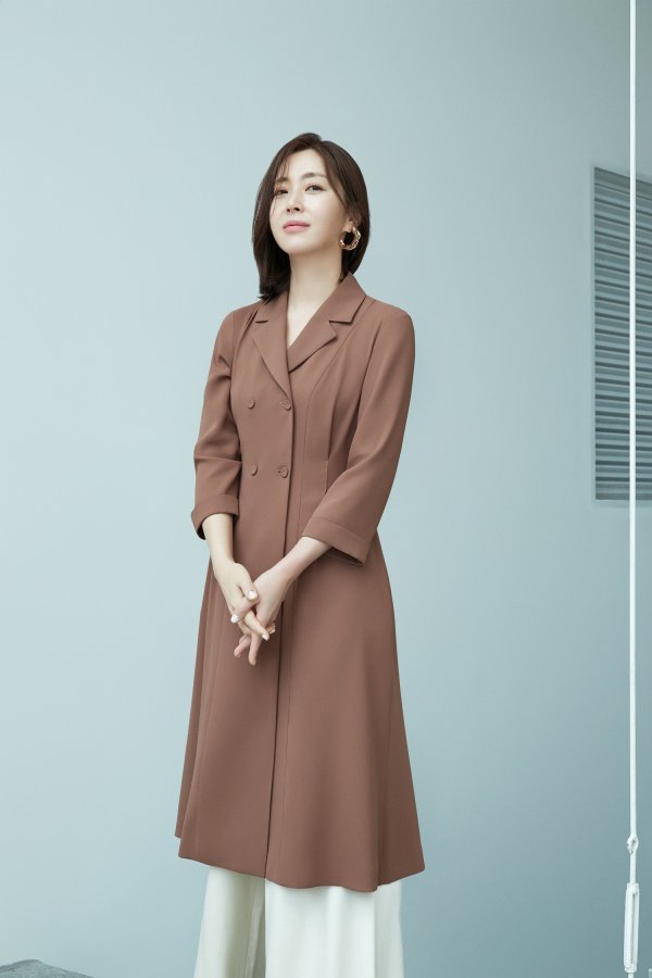 Actor Song Yoon-a has released a new clothing picture of the brand that is active as Model.Song Yoon-a has completely digested various concept costumes with colorful poses, facial expressions and neat styling in this photo.Song Yoon-a is the back door that led the atmosphere of the filming scene with his unique bright personality and many years of Model experience.On the other hand, Song Yoon-a, who has been loved by viewers with excellent character digestion and acting ability for each work that appears, is preparing to meet with viewers after finishing shooting JTBC drama Elegant Friends recently.Photograph: Georges Lesh