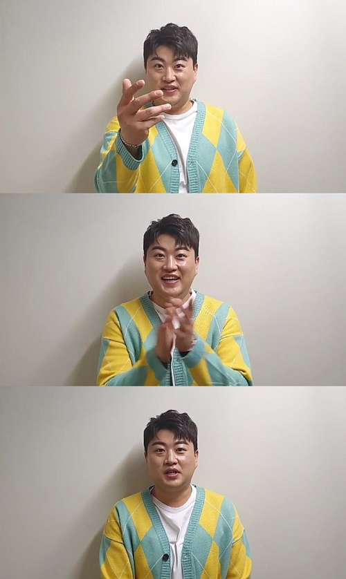 Celebrating greetings sending happy daysTvarrotti Kim Ho-joong revealed his fan love.Kim Ho-joong released a video of his thanks to his fans through the official SNS channel on the afternoon of the 24th.Kim Ho-joong in the video said, (Fan Cafe opening) 100 DaysCongratulations, 100 DaysIve been working with good heart and good mood since I started today, said Fan Cafe, 100 Days.be celebrating.Kim Ho-joong then said, 100 DaysThe mind is the same before and now.I always have a happy day so that I do not know how to do my best every day because I know so well that Aris always helps me and always thinks about me. Kim Ho-joong, who expressed his sincere feelings, finally said, This time, there is a new song called I love you more than me.I hope you love me a lot, and I hope you will be with me for 1,000 days and 10,000 days. I love you. Kim Ho-joongs Fan Cafe Tvarrotti has been carrying out various moves at the center of the topic every day, proving that it has recruited 32,000 subscribers and became a trot-type popular in three months after its opening.Kim Ho-joong will also release I Love You More Than Me through various music sites at noon on the 28th.