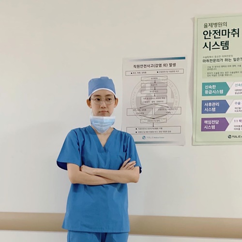 Actor Shin Hyun-bin, a suspicious student, transformed into a perfect winter.Shin Hyun-bin posted a picture on his 23rd day with a hashtag called #Hospital Playlist through his instagram.In the photo released, Shin Hyun-bin, who plays the role of a long winter in the TVN Thursday Special Doctors Life, poses in the background of the hospital corridor.His chic yet thoughtful expression attracts attention.Meanwhile, Shin Hyun-bins Spicy Doctor Life is broadcast every Thursday at 9 pm.