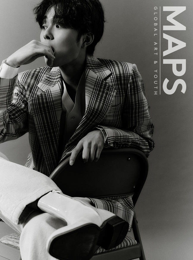 Singer Yoo Seon-ho gave a chic charm.In this photo with the global art fashion magazine Maps (MAPS), Yoo Sun-ho has emanated a chic yet mature charm.Yoo Sun-ho in the picture released on April 24 boasts a mature beauty that is contrary to the usual image with a silk-based overfit shirt as well as an all-white suit fashion with edge.Especially, Yoo Sun-hos unique playful and deep eyes blend well with the concept, sometimes chic and sometimes boyish charm, and completed this picture.A picture with a different charm of Yoo Sun-ho can be found in the May issue of Maps (MAPS).minjee Lee