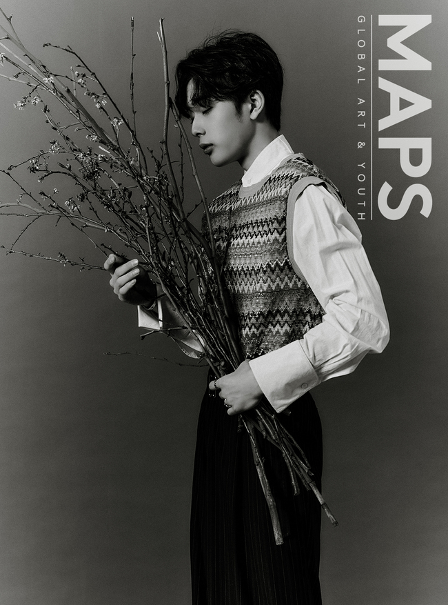 Singer Yoo Seon-ho gave a chic charm.In this photo with the global art fashion magazine Maps (MAPS), Yoo Sun-ho has emanated a chic yet mature charm.Yoo Sun-ho in the picture released on April 24 boasts a mature beauty that is contrary to the usual image with a silk-based overfit shirt as well as an all-white suit fashion with edge.Especially, Yoo Sun-hos unique playful and deep eyes blend well with the concept, sometimes chic and sometimes boyish charm, and completed this picture.A picture with a different charm of Yoo Sun-ho can be found in the May issue of Maps (MAPS).minjee Lee