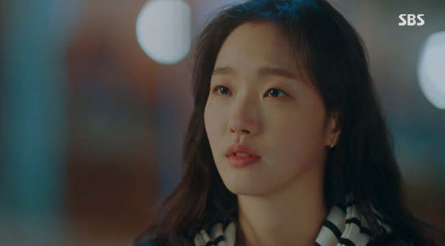 Kim Go-eun is outraged by Lee Min-hos ConfessionsLee Min-ho, who was broadcast on April 24th on SBSs Drama The King: The Lord of Eternity (played by Kim Eun-sook/directed by Baek Sang-hoon and Jung Ji-hyun), asked Jeong Tae-eul (played by Kim Go-eun) to be an empress.I will welcome you to the Empress, Lee said to Jeong Tae-eul, and that was why I was just being stranded in this world. So Jeong Tae-eul said, I was a little cool after a few days.Im now 360 degrees.I just left you a world, and I dont know any more than that, said Igon, but Jeong Tae-eul asked, I just got a world, do you want to die?Igon says that Jung Tae-eul resembles zero, and says, Youre always busy and Im not interested. Youre helpless in this world, but youre cooler than I imagined.I was the answer to the question of whether he meant it.Lee Ha-na