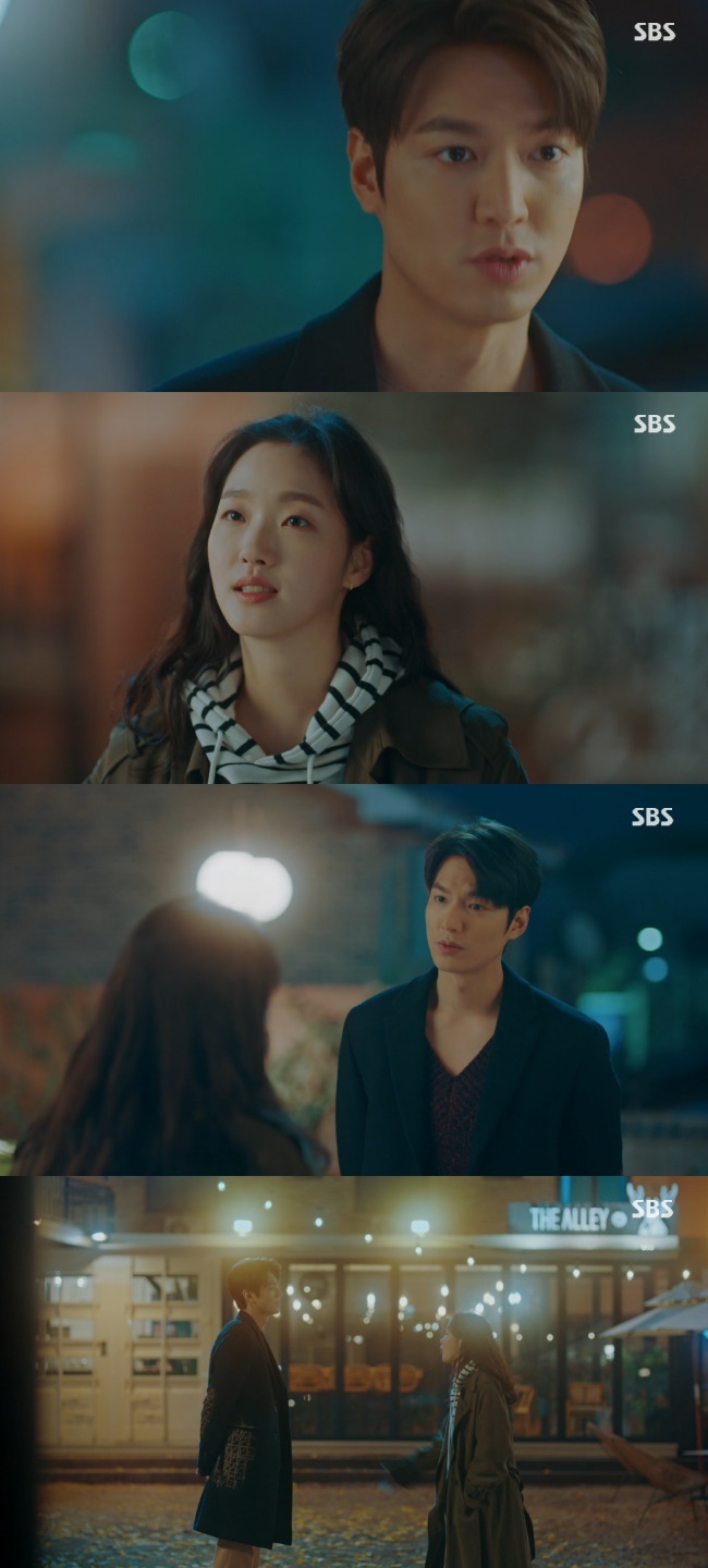 Kim Go-eun is outraged by Lee Min-hos ConfessionsLee Min-ho, who was broadcast on April 24th on SBSs Drama The King: The Lord of Eternity (played by Kim Eun-sook/directed by Baek Sang-hoon and Jung Ji-hyun), asked Jeong Tae-eul (played by Kim Go-eun) to be an empress.I will welcome you to the Empress, Lee said to Jeong Tae-eul, and that was why I was just being stranded in this world. So Jeong Tae-eul said, I was a little cool after a few days.Im now 360 degrees.I just left you a world, and I dont know any more than that, said Igon, but Jeong Tae-eul asked, I just got a world, do you want to die?Igon says that Jung Tae-eul resembles zero, and says, Youre always busy and Im not interested. Youre helpless in this world, but youre cooler than I imagined.I was the answer to the question of whether he meant it.Lee Ha-na