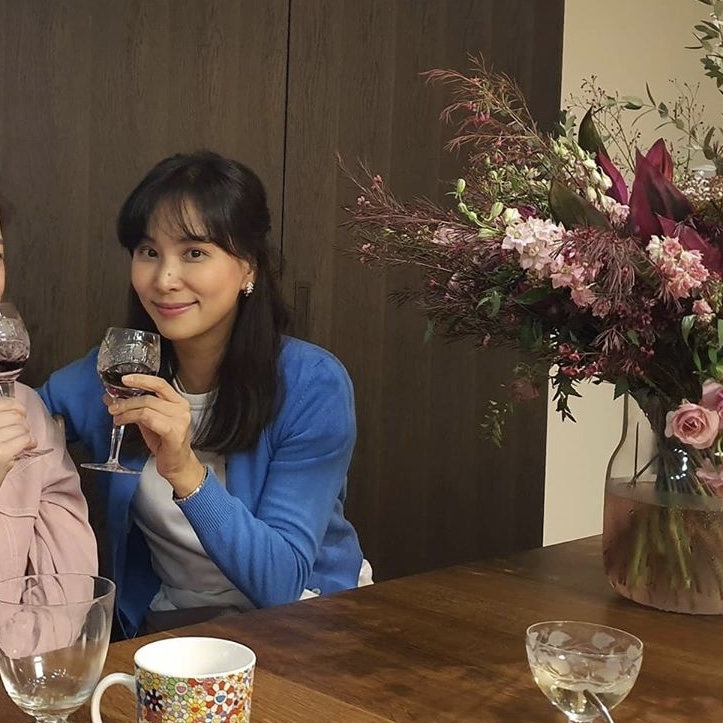 Actor Ko So-young has enjoyed a party with his acquaintances.Brand Bulgari Lim Yoon-young said on his Instagram on the 23rd, Lets play at home with Soyoung Sister. Its so fun and healing time.Sister posted a picture with the article This is so beautiful at home.The photo shows Ko So-young smiling at Camera with a wine glass in his hand.Especially next to Ko So-young, a flower arrangement is a hobby, so a large vase is located and caught the eye, and he showed elegant beauty even on the face without a toilet.In addition, Ko So-young posted a video of cooking pasta through his Instagram story, and the netizens who watched it admired the cooking skill by assuming that they prepared the handmade for Lim Yoon-young.Ko So-young, who married Jang Dong-gun in 2010 and has one male and one female, recently donated 50 million won in donations, 50 million won worth of childrens masks, toothpaste and gaggles, etc. for Daegu Gyeongbuk, which suffered from Corona 19.