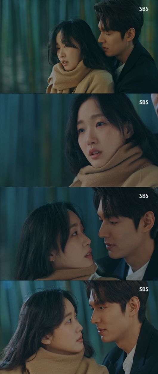 Lets go, to my world...The King Lee Min-ho - Kim Go-eun, together with Korean Empire. The King: Lord of Eternity Lee Min-ho and Kim Go-eun came to the Korean Empire.In the SBS gilt drama The King: The Monarch of Eternity (played by Kim Eun-sook, directed by Baek Sang-hoon, Jung Ji-hyun), which aired on the afternoon of the 25th, Lee Min-ho and Kim Go-eun, who came to Korean Empire, were portrayed.Igon returned to Korean Empire: Joyoung (Woo Do-hwan) was radioed to have an intruder, who was greatly surprised by the fact that the intruder was none other than Igon.Koo Seo-ryong (Jung Eun-chae) came into the palace and tried to see the emperor, noticing that there was no such thing. Noh Ok-nam (Kim Young-ok) blocked it, but Koo Seo-ryong said, I am stronger.The line is about to cross, he said.Unlike the idea of the old age, Igon was with Joyoung. Nooknam was embarrassed, but he was ashamed of the old age, saying, Do not report it while you cough.After completing the report, he said, The Lord owed me today. So, Igon said, Lets see how that time will be recorded later.I cant owe the prime minister that, he said.In the meantime, Koo Seo-ryong came to the court, saying, We should report to Lee Gon. In particular, Koo Seo-ryong confronted No Ok-nam (Kim Young-ok) with a sense that Lee Gon was not in the palace, saying, This is a national crisis.Nooknam said, No one can cross me, but Koo Seo-ryong opened the door saying, I am stronger. The line will cross from now on.Unlike the idea of Oknam, who was not in the office, Igon was there. He pointed out that he was absent after the report, saying, He owed me.Lee said, I can not owe the prime minister, he said, I am a history of Korean Empire and I will see how the time of the present will be recorded later.Since then, Lee has been attending the funeral and showed a code, while Koo Seo-ryong continued his national affairs.Gu Seo-ryong, who showed his strength by scandalizing a member of parliament who made his own gossip, visited Buyoung-gun (Jeonmu-song) and said, Is not it good for the picture now to come to the old story?I hope there will be people who think that Buyoung is my backyard if this is the case. He asked where he had been, and they talked. Is my fathers cousin on my side? he asked.I dont know if I should be hurting my children to prove my heart, Buyeong said, but I stopped them from coming because I couldnt hurt them.Thats not what I asked, is there anything youve hidden? Dont hide anything, Igon said, and left the envelope saying it was a long-term problem.Igon continued to think about the Republic of Korea, looking at the library, saying, Is it in the same place? And sitting alone in the library, thinking about the situation.I also suddenly remembered the fact that I was watching books such as parallel universe in the library.After that, Jung Tae-eun learned from a scientific investigation team that the money received from Igon was real money, and said, Did you really come here?The time in the bamboo forest, suddenly the time of the Korean Empire stopped.And I told Joyoung, Ive been to the world of parallels. And Igon felt pain in his shoulder when lightning struck, and there was a burning pattern on his shoulder, raising his curiosity.When Joyoung left for a while, Igon disappeared with a full-scale expression. And it was November 11th.Jung Tae-eun was serious when he remembered what Igon had said earlier, and Igon called. He hurriedly hung up, but the phone came back, and Igon said, Is it too late today?Im waiting to see you. So Jung-tae stepped out of his seat.When Jung Tae-eun arrived, Igon and Maximus said, I have to pay the money, I have to take more coupons, and I wonder if you are doing well.Is there a real house? Jeong said, I see a picture of my ID card you saw, and I was there, and did you tie your hair or release it?Igon said, I was tied up. Jeong Tae-eul said, No way. Lee said, Youll believe it if you want to. You can go. Come with me.To my world. And they came to the Korean Empire.