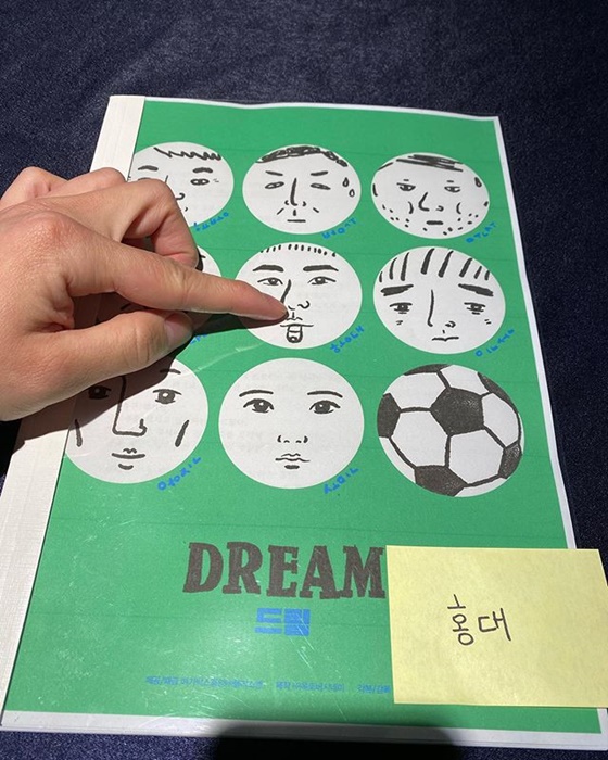 Park Seo-joon posted a soccer emoticon and a picture on his instagram on the 25th, along with an article called Hongdae.The photo shows the cover of the Dream scenario. The cover features a variety of facial expressions along with a soccer fan.In addition, it is written by Hongdae, the name of Park Seo-joons play, with Post-it.Meanwhile, Dream, starring Park Seo-joon, is a delightful drama depicting the challenge of soccer player Heungdae (Park Seo-joon), who is in the biggest crisis of his career, and the homeless World Cup challenge of special national players who have caught the ball for the first time in his life.He played the role of Yoon Hong-dae, a soccer player who is being disciplined by unexpected events.It is expected to take over the manager of the improvised soccer team and to digest the various emotions and the growth process of the characters with unique charm.In addition, IU (Lee Ji-eun) and Lee Hyun-woo confirmed their appearance.