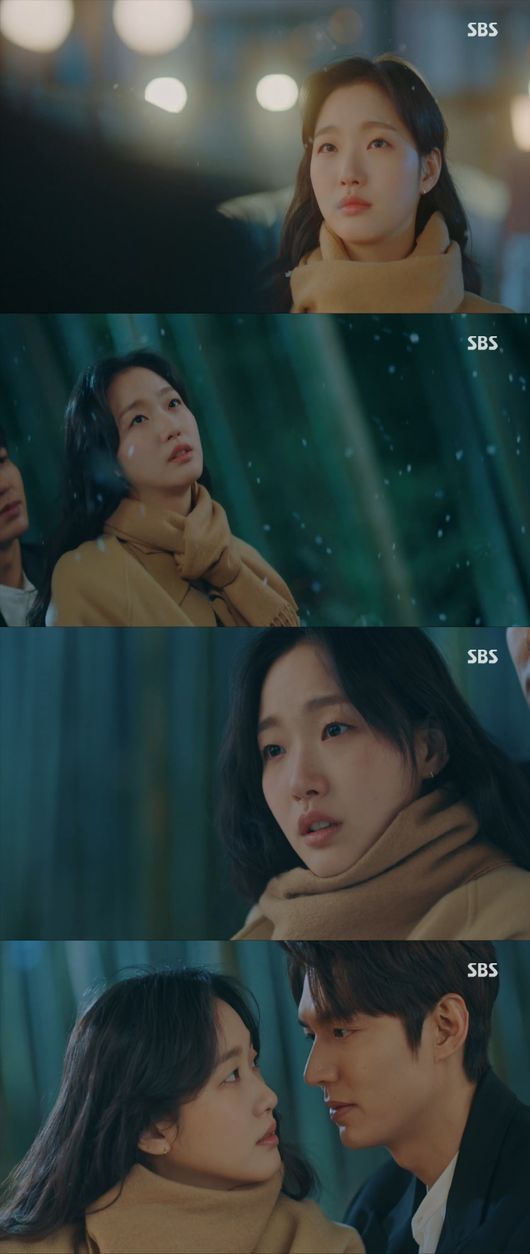 The King Kim Go-eun No way...to Korean Empire with Lee Min-ho The King: Empire of Eternity Lee Min-ho returned to his World with Kim Go-eun.In SBSs drama The King: The Monarch of Eternity (playplayed by Kim Eun-sook, directed by Baek Sang-hoon, Jeong Ji-hyun), Kim Go-eun followed Lee Gon (Lee Min-ho) to South Korea Empire, a parallel world of South Korea.Jung Tae-eun recalled the story he had shared in the bamboo forest after Igon disappeared.I decided to be brave because everyone in the world cant be brave, said Jeong Tae-eul, who was a detective. When asked what emperor he was, Lee tried to pretend to be calm.In Korean Empire, Gu Seo-ryeong (Jung Eun-chae) felt that Lee Gon was absent and entered the palace, and confronted No Ok-nam (Kim Young-ok), who stopped him.He opened the door over Nooknam, but he was embarrassed by the fact that he had a chance to do so.Lets see how the time I was absent will be recorded.Lee and Jung Tae-eul suddenly thought of each other.On the way out of the meeting with Lee Jong-in (Jeon Mu-song), Lee went to the library alone, wondering if the library would be here in the World.The fact that I saw the book parallel universe in the library was also suddenly reminded of Lee.Jung Tae-eul lost his police officers ID card, missed his official ID card while he was slightly bumped into a bicycle rideer, and fell into a sewer.Jung Tae-eun took a new photo and received his ID again.Igon felt time stop once more: Joyoung (Woo Do-hwan) came looking for him and suddenly time stopped.Igon said the numbers momentarily, and once again he spoke them to see how long they had stopped.Joyoung asked, Where the hell have you been? Lee said, I went to World. The capital is Seoul, and the statue of Chungmugong is in Gwanghwamun.The national code is South Korea, Joyoung said. Im going to come by the lady, he said.And in the evening, Igon felt pain in his shoulder as lightning struck, with burning symptoms on his shoulder, and surprised Joyoung went to find a word.In the meantime, Igon took the pandemic and headed for South Korea.Surprisingly, the time was November 11, 2019, the day Egon had earlier told Jung Tae-eul that it was the day he was given his ID.Jung Tae-eun was surprised by the phone call of Igon, and ran to the step, and met with Igon again.If you look at it yourself, you can believe it, then you can go together, Lee said.There was Joyoung, who had the same face as South Koreas Woo Do-hwan, and Lee said, I am the Korean Empire emperor, and my name Ion is not called.At the end of the broadcast, Jung Tae-eul was shown meeting people with the same face as the person he knew at the parallel World Korean Empire.And Igon asked what he was looking for, raising his curiosity.