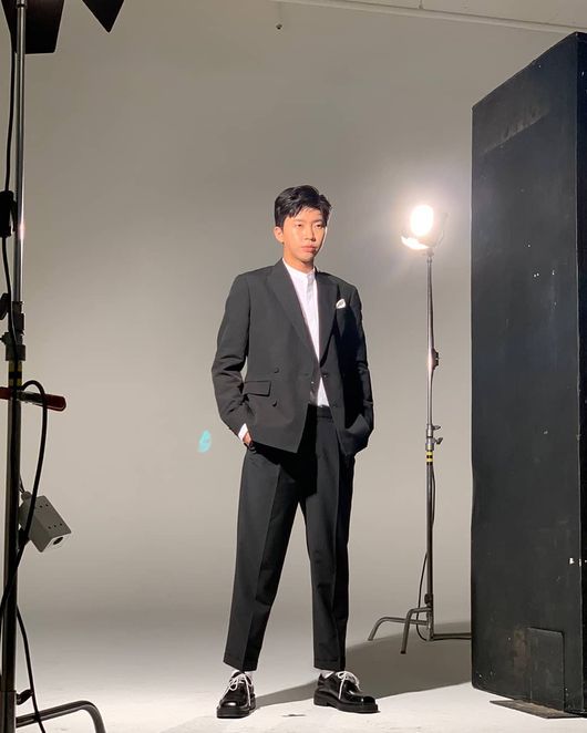 Singer Lim Young-woong boasted a superior suit fit.On the afternoon of the 26th, Lim Young-woong posted a self-titled self-titled on his personal SNS, saying, I have a good relationship for a long time # Hero Age # Now I believe only.In the photo, Lim Young-woong is wearing a charismatic look with bright lighting in the photo Studioss. The perfect suit fit and the pose that seems to overwhelm something attract attention.Especially, the fans who watched this show their welcome to the recent situation of Lim Young-woong, leaving comments such as How are you so handsome, I have a long relationship with me, I love you and Do not hurt.On the other hand, Lim Young-woong released Now I believe only, a special song of Mr. Trott winner on the 3rd.Lim Young-woong SNS
