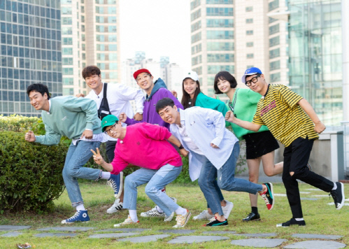 SBS Running Man, which was broadcast on the 26th, was featured in 500 specials.Starting from this day, Running Man was honored to become the longest player entertainment on SBS.Since SBSs representative Weekend entertainment program and the longest-serving entertainment title, it is a great achievement to have a huge celebration party, but Running Man predicted a small party on its own.This is a part of the social distance caused by the aftermath of the new coronavirus infection (Corona 19).Although it is a typical outdoor entertainment, it was mainly focused on indoor shooting in consideration of the social situation.On the day of the Running Man, the theme of the special race of the celebration was featured as a spring season recreation ceremony for the members who ran without rest for 500 times.Running Man, which was a new stroke in the history of SBS entertainment bureau, was also made by SBS President Park Jung-hoon, who sent coffee tea to the filming site at the time of recording.Running Man is not gorgeous, but with its unique energy and vitality, 500 specials were also sent like Running Man.Running Man, which has been running for 10 years since its first broadcast on July 11, 2010, has been popularly loved as a part of variety entertainment.It was popular regardless of generation with a simple yet tense format that competed to complete the mission at the beginning of the broadcast and took off the name tag on the back.Especially, it was loved by the 10th generation such as elementary school students, and because it was focused on mission rather than talk, the language barrier was relatively broken down and it was popular in Southeast Asia and led the craze of Kentement.Running Man also exported formats to China, Vietnam, etc.Of course, it is difficult to suffer from mannerism due to the same format, and big and small changes in the format, but Running Man maintains a fixed viewing layer and uses Weekend entertainment time zone.In Korea, the influence has weakened compared to the past, but the meaning of Running Man is significant, said an industry official.It is also a card that can not be abandoned such as SBS sign entry and overseas popular entertainment. Also, the stickiness of the first year members is high, so viewers seem to be looking at this point favorably.In particular, in the era of many entertainments such as pilots and disappearing, Running Man is a program with clear meaning. Another official said, The Running Man has a different passion for members, even though it is consumed time and physical strength in shooting compared to other indoor entertainment and talk programs.Everyone tries to make sure that it doesnt interfere with Running Man as much as possible even if it overlaps with other schedules, he said. Lee Kwang-soo, who was injured, also returned as soon as he thought.Running Man is a family concept, he added.I Musici of Running Man, which shows solidity even as the trend of entertainment such as observation and real entertainment changes, will continue to run in the future.Photos  SBS