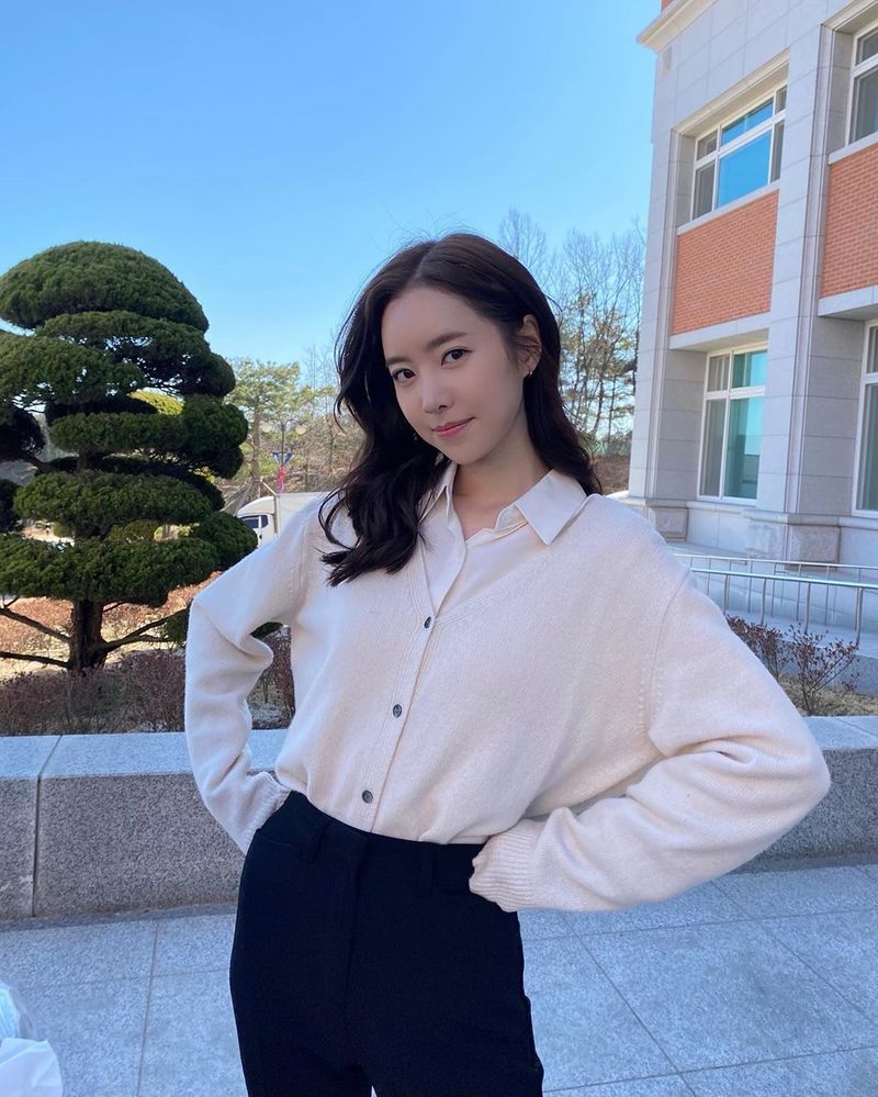 Actor Jin Se-yeon has revealed his warm-hearted current situation.Jin Se-yeon posted two photos on his instagram on April 27 with an article entitled Lets see Again tonight at 10 oclock, Sabine appears.Jin Se-yeon, wearing a white blouse in the public photo, is showing off her beauty. Jin Se-yeons dense features and clean skin catch her eye.The netizens who watched the photo responded You are beautiful today and I will do the best catch the premiere.On the other hand, Jin Se-yeon is in the midst of playing the role of Jung Ha-eun and Jeong Sa-bin in KBS2 Wolhwa Drama Bone Again (director Jin Hyung-wook, Lee Hyun-seok/playplayplayed Jeong Su-mi).Park Eun-hae