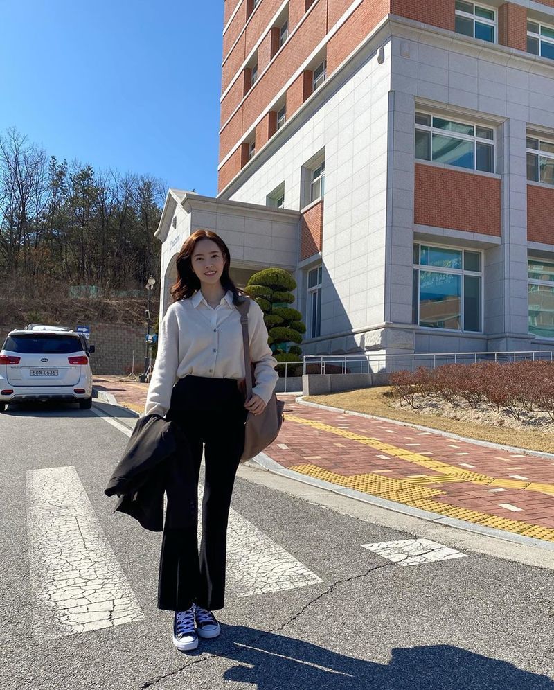 Actor Jin Se-yeon has revealed his warm-hearted current situation.Jin Se-yeon posted two photos on his instagram on April 27 with an article entitled Lets see Again tonight at 10 oclock, Sabine appears.Jin Se-yeon, wearing a white blouse in the public photo, is showing off her beauty. Jin Se-yeons dense features and clean skin catch her eye.The netizens who watched the photo responded You are beautiful today and I will do the best catch the premiere.On the other hand, Jin Se-yeon is in the midst of playing the role of Jung Ha-eun and Jeong Sa-bin in KBS2 Wolhwa Drama Bone Again (director Jin Hyung-wook, Lee Hyun-seok/playplayplayed Jeong Su-mi).Park Eun-hae