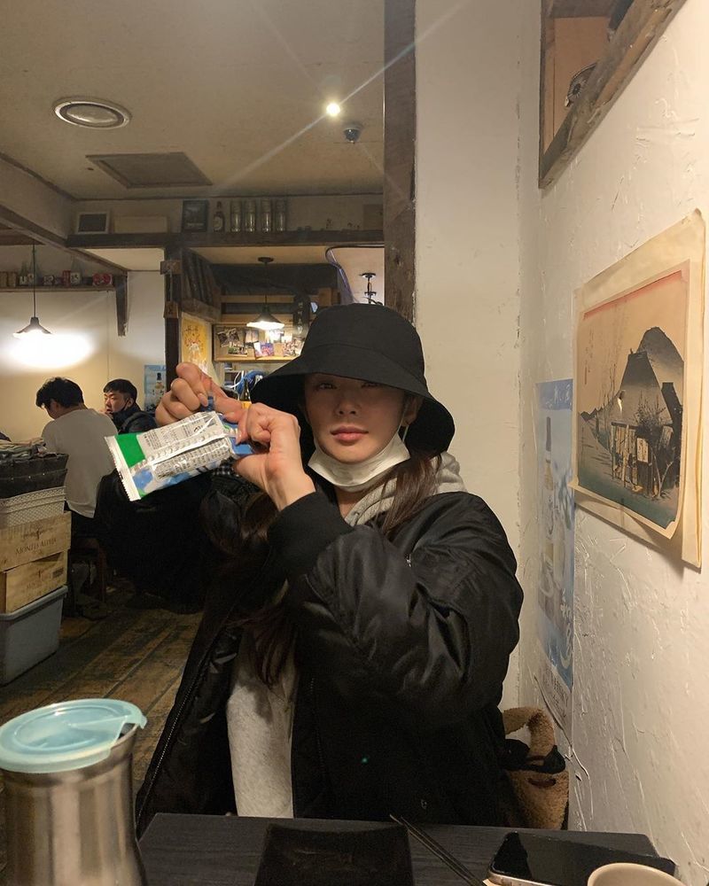 Actor Lee Ju-bin has reported on his recent situation.Lee Ju-bin wrote on his Instagram account on April 27 that no one knows why he was so proud of Kim.Lee Ju-bin in the photo is tearing the steam in the bag with a spleen expression, especially his spleen expression, which drew the laugh of the netizens.Also, Lee Ju-bin wears a Mask with a black bungee hat tucked down; Lee Ju-bins small face makes the proportions even more pronounced.surge implementation