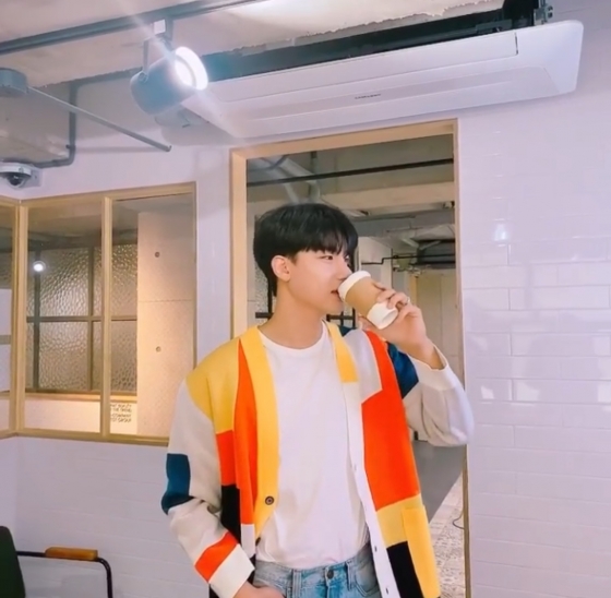 Singer Roh Ji-hoon challenges Coffee ADRoh Ji-hoon told his Instagram on the 27th, What are you doing?Im bored (AD play) #Roh Ji-hoon #Coffee #AD #AD play with one video posted.In the public footage, Roh Ji-hoon drank Coffee and said, A cup of coffee on a rainy day?By the time he was done, Roh Ji-hoon burst into laughter, a little embarrassed.The netizens who responded to this responded such as It is like a real AD and Coffee is good.On the other hand, Roh Ji-hoon is appearing on the TV Chosun entertainment program Wifes Taste which is currently on air.