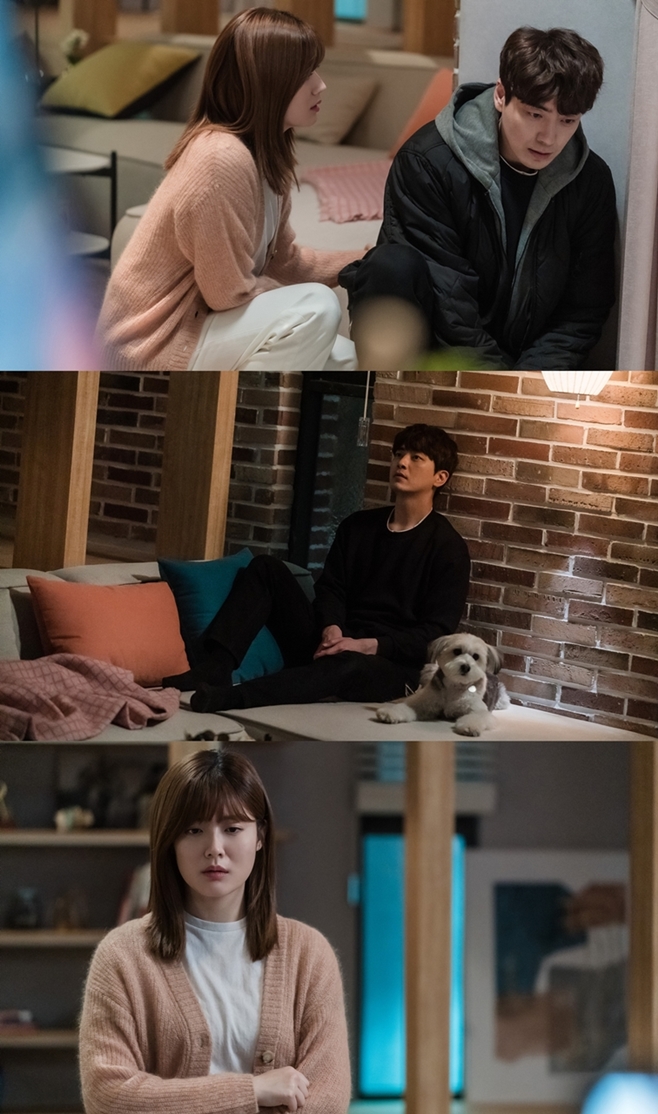 365 leaves only four times to End, among which a steel featuring Nam Ji-hyun comforting Lee Joon-hyuk has been revealed, raising questions.MBCs monthly drama 365: A Year Against Fate (played by Lee Seo-yoon and director Kim Kyung-hee, hereinafter 365) revealed the appearances of topography (Lee Joon-hyuk) and Shin Ga-hyun (Nam Ji-hyun) who are pledging to cooperate to counterattack serial Murderma Park Sun-ho (Lee Sung-wook) ahead of the broadcast on the 27th.The topography was shocked to know that the Lysseters were brutally Murdered Murderma, who turned the time and saved himself.The fact that the topography was panicked by the fact that Murderma was the preference that he believed and relied on like his brother, but the fact that others were killed by reviving his dead preference through Lisset added to his anger, betrayal, and guilt.Especially, the topography owner who learned all this at the end of the last broadcast is showing the way to the police station even though he is trapped as a Murder suspect, and the expectation and interest for the 21-22 broadcast broadcast on the 27th is peaking.Among them, the still cut is curious because it contains Lee Joon-hyuk, who is suffering after facing the incredible truth, and Nam Ji-hyun, an assistant partner who keeps his side.Lee Joon-hyuk seems to be at risk of falling down among the complex emotions of anger, betrayal, and guilt, and Nam Ji-hyun is sincerely comforting Lee Joon-hyuk so that he does not collapse.This will amplify the curiosity of what kind of counterattack the two will be in the future.365 production team said, Todays 21-22 broadcasts reveal another behind-the-scenes and new truths related to Lisset.The truth that will be revealed in the remaining 4 times of 365, which caused creeps every time the previous double lines and puzzle pieces were matched, will give a thrill to the more intense suspense. Meanwhile, the 21-22 episode, which opens the final chapter of 365, will air at 8:55 pm on the 27th, and the ending will be revealed tomorrow night (28th).