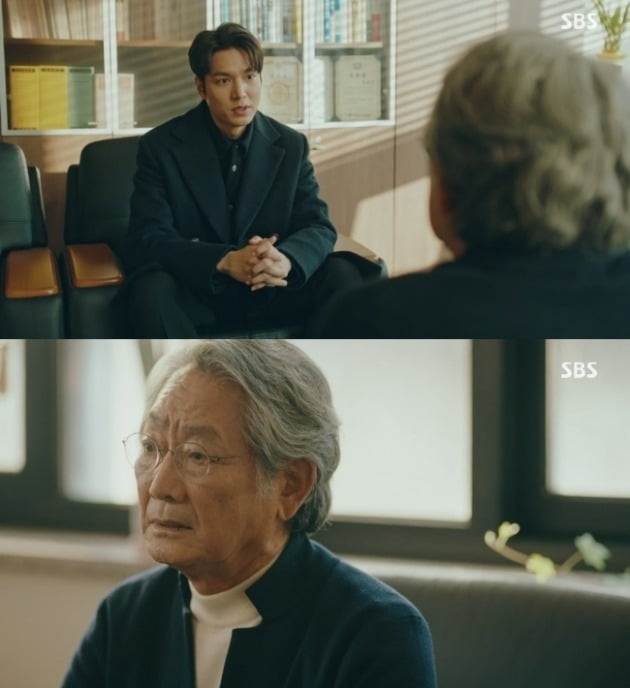 In the SBS gilt drama The King - The Lord of Eternity (hereinafter referred to as The King), the narrative theorem was released one to four times from the perspective of Lee Min-ho and Lee Jung-jin, who crossed the parallel world.The King, which was first broadcast on the 17th, is releasing a parallel world completed with two worlds: Korean Empire and Korea.Lee Min-ho and Lee Jung-jin played the role of the traitor, King Kim Chin-ri, who tried to play the role in the Korean Empire and the Korean Empire, respectively.Above all, in the last four episodes, Lee Min-ho and Lee Lim (Lee Jung-jin) each realized that their opponents could cross the parallel world, and predicted revenge and confrontation that will intensify against each other.In this regard, I summarized three extreme confrontation points of Lee and Lee Lim in the 1st ~ 4th The King.#1.The Night of the Reverse Mother: The extreme confrontation between Igon and Irim in the enemy The King - Eternal Monarch, who made the enemy who killed his father half-kept the full wave type, started from the night of the reverse mother.Irim was born as the first son to be born, but he was not sealed as King of the Gold Chin until he was thirteen years old. Eventually, he was decorating his half-brother and his father, Emperor Seon (Kwon Yul-bun), to take away the full wave type (piri).Irim, obsessed with black desire, stabbed the Emperors body with a cruel sword, and the 8-year-old Igon fought bravely and the full wave type was in two.As a result, Lee Rim, who had run away with a full wave type half-dong, reached the forest and opened a dimensional door moving in the parallel world.And after that day, Lee Lim, who was a grandfather to Lee, became the enemy who killed his father, and Lee Leem became the enemy who made his full wave type half a circle.#2.Fair World Moving Confidence: Full wave type move vs time stop phenomenon Gon came to Korea beyond parallel world through Dimension Gate in the Great Forest, but when nothing happened with Jung Tae-eul (Kim Go-eun), he found out that full wave type was key crossing parallel world.At the same time, Lee Lim, who opened the Dimension Door in the full wave type of Van Donggang, wondered about the time stopping in the Korean workshop and the time stopping at the beach where the Korean Empire imperial family was seen.Lee Lim then assumed that Lee Gon also moved the two worlds by grasping that the time-stopping phenomenon in the last strange Korea and Korean Empire was related to the Emperor Exodus and Emperor Exodus through the Emperors Wing Note left by the Emperors Inside Spy at a bookstore run by his servant, Kyungmu (Lee Hae-young).#3.The Coroner of the Dead in the Korean Empire: The sign of multiple bullets vs. the evil act, Irim, who had a half-wave type, was convinced that he would have moved the parallel world like himself, and suspected that the body that was found was still alive.So, 25 years ago, he visited Lee Jong-in (Jeon Mu-song), a member of Ochon Dangsuk who wrote Irims Body Inspection Book, and asked whether he was true. He expressed his willingness to re-examine and fired multiple signals against Irim.In 1994, Lee Lim shot a signal of evil by killing another of his own necks sitting in a wheelchair because he could not walk and was humble and humble that he met in Korea.This raises the question of whether Lee Jong-in, who manipulated the Sagitam Book of the Eye 25 years ago, could tell the truth again, and the confrontation between Igon and Irim, which will be lit up as the body of Irim, to protect the safety of the imperial family.Lee Min-ho and Lee Jung-jin are expressing their precision and charisma in heavy acting and completing the characters of Igon and Irim, said the producer, Hua Andam Pictures. I want you to confirm on this broadcast what will happen to the fate of the two, Lee, who has noticed the movement of the parallel world and Lee Rims body inspection report.The King - Eternal Monarch will be broadcast on May 1 at 10 pm
