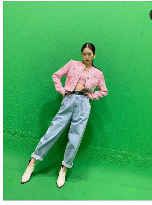 On the 28th, OH MY GIRL official SNS posted several photos of JiHo along with Thank you so much for the first place.JiHo boasted the freshness of the girl group with fashion sense with pink The and light blue pants against a green wall.In the photo, JiHo is tying his long black hair neatly, holding both hands on the Waist and staring at the camera, while holding the back of his ponytail head with his hands and staring at the floor.The netizens celebrated the news that OH MY GIRLs 7th album titled Slow Up (Nonstop) won the top spot on the music charts, including JiHo is so congratulated and Congratulations on the first singer.Another netizen responded wittyly, saying, Do not use an umbrella when JiHo is raining, because you have to water the flowers.Meanwhile, the title song Sweet Up (Nonstop) of the 7th album of the OH MY GIRL mini took first place in Melon, Genie Music and Bucks as of 9 a.m. on the 28th and ranked second in Soribada.