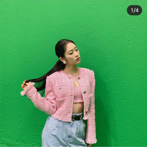 On the 28th, OH MY GIRL official SNS posted several photos of JiHo along with Thank you so much for the first place.JiHo boasted the freshness of the girl group with fashion sense with pink The and light blue pants against a green wall.In the photo, JiHo is tying his long black hair neatly, holding both hands on the Waist and staring at the camera, while holding the back of his ponytail head with his hands and staring at the floor.The netizens celebrated the news that OH MY GIRLs 7th album titled Slow Up (Nonstop) won the top spot on the music charts, including JiHo is so congratulated and Congratulations on the first singer.Another netizen responded wittyly, saying, Do not use an umbrella when JiHo is raining, because you have to water the flowers.Meanwhile, the title song Sweet Up (Nonstop) of the 7th album of the OH MY GIRL mini took first place in Melon, Genie Music and Bucks as of 9 a.m. on the 28th and ranked second in Soribada.