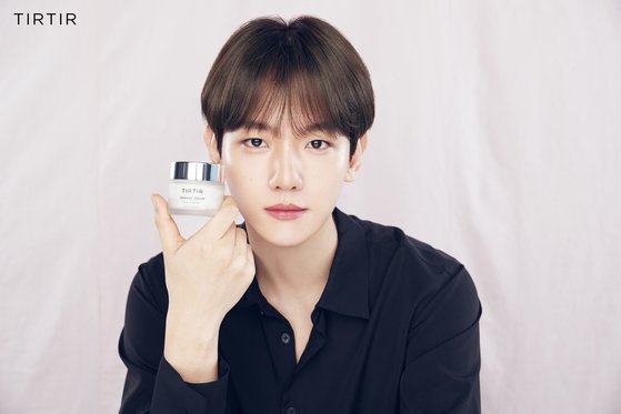 Baekhyun, which has the highest popularity both in Korea and in the global market, has been selected as the best model to help the global market including China and Japan in the future, said a Tiruppur brand official on the 28th. Baekhyun has been selected as the new model, starting with the release of this advertisement cut, which was taken with Tiruppurs main products, as a model for Tiruppur in Korea and abroad. We will continue our various activities. Baekhyun is a member of Super M, a SM union group, as well as EXO, and has been on the world stage beyond Korea and Asia, including the US Billboard chart last year.It is not only high awareness abroad, but also the appearance and healthy image of many Korean stars have been added to the face of Tiruppur.For this reason, expectations are rising that we will be able to lead the K-Beauty market after K-pop in cooperation with Tiruppur.Baekhyuns clean and healthy energy is well suited to the brand image that Tiruppur pursues, Tiruppur said. We hope that Baekhyun will become a new driving force ahead of its full-fledged overseas market entry and will be able to firmly expand its position as a K-Beauty brand in the future.