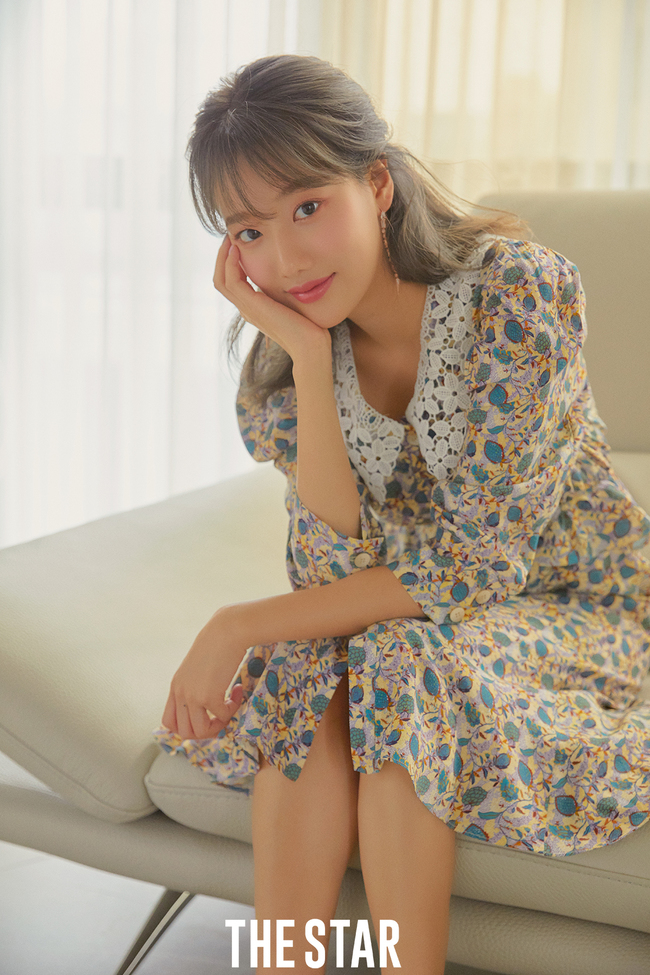 April Group was hard to concentrate on the outside, put the burden down. A fashion picture resembling Spring from Group April has been released.In this photo released through the May issue of Magazine The Star, April showed off her fresh visuals under the theme of Spring of APRIL.In the open photo, April completed a daily fashion that can be used for all-spring with suits, lace blouses, and flower dresses on a stylish leather sofa.In an interview after the photo shoot, April said, It was so comfortable to pose on the sofa that I was happy to forget it was a photo shoot.It was a fun feeling between us, he said. Weve been shooting pictures for a long time, and I want to see you again.On the new album, JinSoul said, This album is about Lets go back to the beginning and start again.We will convey our healing energy to everyone through the title song La La La La La La La La La La La La La La La La La La La La La La La La La La La La La La La La La La La La La La La La La La La La La La La La La La La La La La La La La La La La La La La La La La La La La La La La La La La LaI want to show different charms on each stage without being biased toward one concept. When asked about Aprils activities after her debut, she said, There were some difficult moments, and I was happy with each activity, but I felt sorry for them.I feel like I have not reached the goal we set for the first time. Chae Kyung said, I did not know that the time together was now taken for granted, but if this time disappears now, my heart will be so upset and sick.So I want to enjoy this moment more. Asked about the difficulties he had since he was a girl group from a young age, JinSoul said, It was hard to concentrate on what peoples eyes are looking like.But now I think I should take it for granted. I do not think I have the right to say that I am an entertainer every time.I chose this job that looked gorgeous, and Im loved by my fans, and I think Ive put down the burden now.Finally, a decade later, Aprils dream of the future was, Im sure our group will become more intense over time, and I think well probably be laughing as we are now.It is a wish and a desire to continue to release the album under the April name. hwang hye-jin