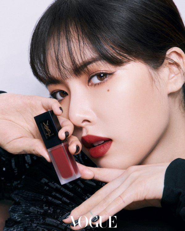 A cosmetic brand picture with Singer Hyona was released.Hyuna, who renews Legend every time the picture is released, shows the sexy, intense, alluring and innocent concept in the new picture and once again shows the aspect of the picture artisan.Especially, each concept has created various charms and atmospheres.The Beauty pictorial of Hyona can be found on the official Vogue website and Instagram.