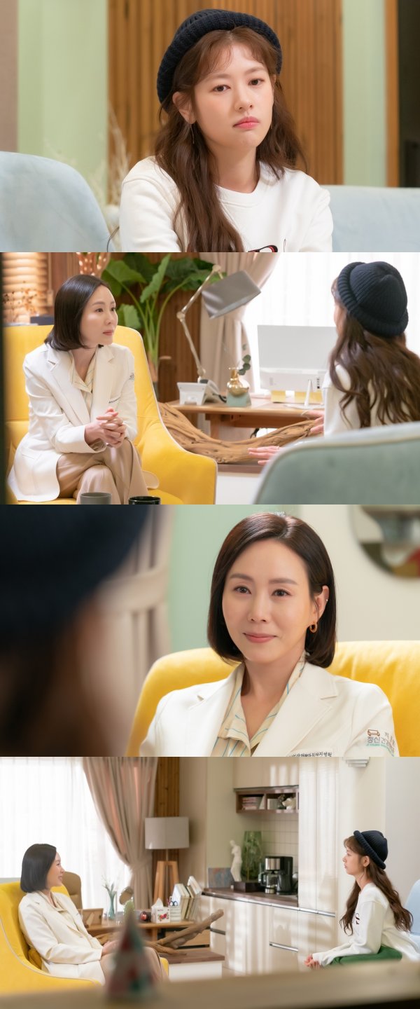 Jung So-min, who turned into KBS2s new tree Drama Soul Soo-sun musical actor, is in a lot of intimidation and is in consultation with Park Ye-jin.KBS 2TVs new tree Drama Hyanghee/director Yoo Hyun-ki, which is scheduled to be broadcast on Wednesday, May 6, released a steel showing Han Space (Jung So-min) consulting with Ji Young-won, director of the Department of Mental Health and Medicine, on the 28th.The soul-su-sun-gong is a mental prescription that tells the story of psychiatrists who believe that they are not treating people who are sick.Acting actors such as Shin Ha-kyun, Jung So-min, Tae In-ho, and Park Ye-jin are the works of Lee Hyang, Brain, Study God, and My Daughter Seo Young-yi, PD, Ill give it to you.Space, which became a musical actor through effort and practice, not a natural talent, is a rising star who has been attracting attention since he has completed his long unknown life with his unique passion and passion.A person who does not tolerate injustice because of his sense of justice, feels good, and is angry with fire.In the photo, Space was seen facing the Mental and Doctors Eternity in a full-blown figure.He has a healing time in search of eternity and horns in the over-doing fan heart, which raises the question of what kind of fast-paced events caused Space to visit eternity.I am impressed by the appearance of Space, which shrank and bowed his head, and the image of Eternity, which looks at him with a warm smile like his sister and listens to the story.Shin Ha-kyun and Jung So-mins healing chemistry and Yoo Hyun-kis PD-Lee Hyangs heartwarming story, The Soul Sui Seongong, which is expected to be broadcast for the first time on KBS 2TV on May 6th.monster union