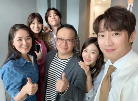 Actor Yoo In-young shows off her chemistry with Drama Goodcasting ActorsYoo In-young posted a picture on his Instagram on the 28th with an article entitled Please join us today with # Goodcasting.In the public photos, actors such as Yoo In-young, Lee Sang-yeob, and Choi Kang-hee are gathering together to pose.The netizens who responded to this responded such as I am watching it completely fun, I am a home shooter and Drama honey jam.On the other hand, Drama Good Casting is an action comedy drama that happens when female NIS agents who are pushed out of the field and keep their desks are accidentally pulled out to the scene.