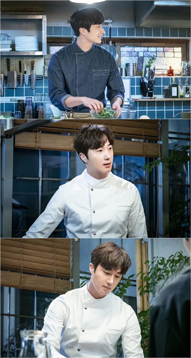 Actor Jung Il-woo transforms into Chef through night-dinner man and womanJTBCs new monthly drama Weekly Men and Women (playplayplayed by Park Seung-hye and directed by Song Ji-won), which is scheduled to be broadcast on May 25, unveiled Jung Il-woos SteelSeries, which was transformed into Chef Park Jin-sung, which is focusing on cooking on the 28th.A work that draws a triangular romance of Chef Park Jin-sung, a passionate PD Kim A-jin (Kang Ji-young), and designer Kang Tae-wan (Lee Hak-joo), which is composed of 12 episodes.Jinsung, which operates a unique concept late-night restaurant, becomes the host of the program Night-night Men and Women with the proposal of Ajin PD and enjoys unexpected national popularity.However, after the popularity, a special secret is hidden, and it focuses attention.In this regard, SteelSeries cut, which was released on the day, contained the figure of Chef Park Jin-sung, who is concentrating on cooking.A scene where you are concentrating on the customers words in the simple The Kitchen.Apparently, there was no problem, so I wondered what the secret story of Park Jin-sung would be.The production team said, Jung Il-woo is completely immersed in Park Jin-sung from the moment he stands in The Kitchen, concentrating all the staff on the spot.I will be immersed in the charm of Jung Il-woo, which will give you acting, visuals, and surprise cooking skills through night-night men and women. I want to make a night-time drama filled with sincerity for viewers only.I hope that it will be a warm comfort to your daily life. Night-night men and women will be broadcasted at JTBC at 9:30 pm on Monday, May 25th.