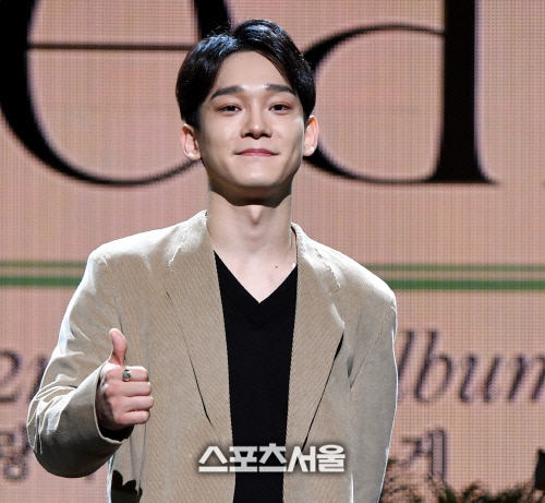 Chens wife, who became a hot topic for the surprise announcement of marriage and the second generation, made a child birth in a maternity clinic in Cheongdam-dong, Seoul.Chen was a big fan today, said Chens agency SM Entertainment.Chen delivered a handwritten letter to the official fan club community Lison on January 13 and announced the news of marriage and premarital pregnancy at the same time.I have a girlfriend who wants to spend my life together, he said in a letter. I was talking to the company and EXO members, and the celebration came.SM said at the time, Chen met a precious relationship and became marriage.The bride is a non-entertainer, and the marriage ceremony is planned to be held reverently by only the families of both families. All matters related to the marriage ceremony will be held privately.It was rare for a member of the popular idol group to announce marriage and pregnancy news, and it was a big topic.On the other hand, Chen debuted as EXO main vocal in 2012 and has established himself as a member of the representative Korean star idol group and solo musician.