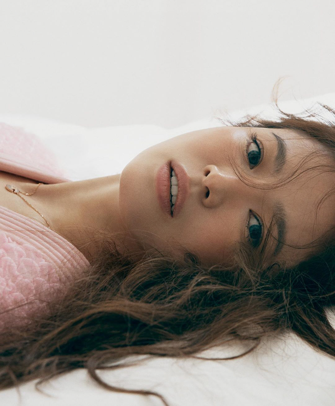 Actor Song Hye-kyo has emanated a mysterious charm.Song Hye-kyo released a cover and picture of the May issue of the fashion magazine Elle Singapore on his instagram on the 29th.Song Hye-kyo in the picture created a mysterious and dreamy atmosphere with makeup and color lenses that emphasize natural long wave hair and exotic feeling as if it were disheveled.In addition, from a chic expression to a faint look and pose, he showed the aspect of Picture Artisan.Elle Singapore also released an Interview with Song Hye-kyo through official SNS. When asked about the secret of success in the Interview, Song Hye-kyo said, I think I was very lucky.I have been able to participate in great works since I was a child, and I am very grateful for the fact that I have been loved by many people along with my work. In recent years, Song has donated 10,000 Korean language guides to Professor Seo Kyung-duk and the Chinese government office in China for the establishment of the Provisional Government of the Republic of Korea.